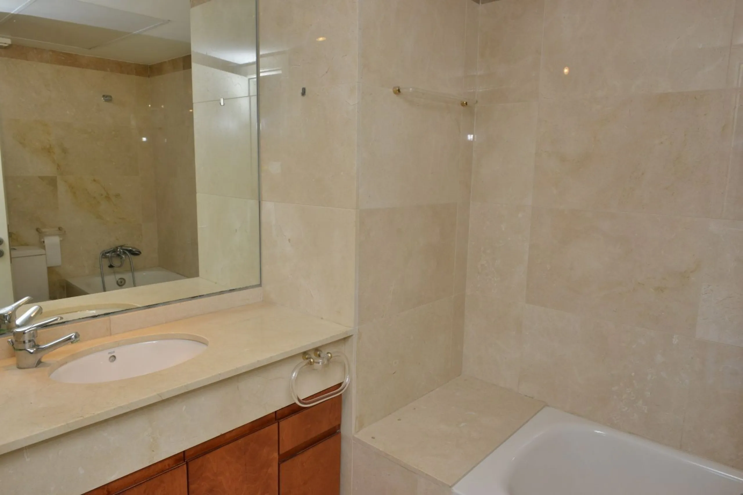 Spacious Apartment with Pool, Padel Courts and Garage in Diagonal Mar, Barcelona