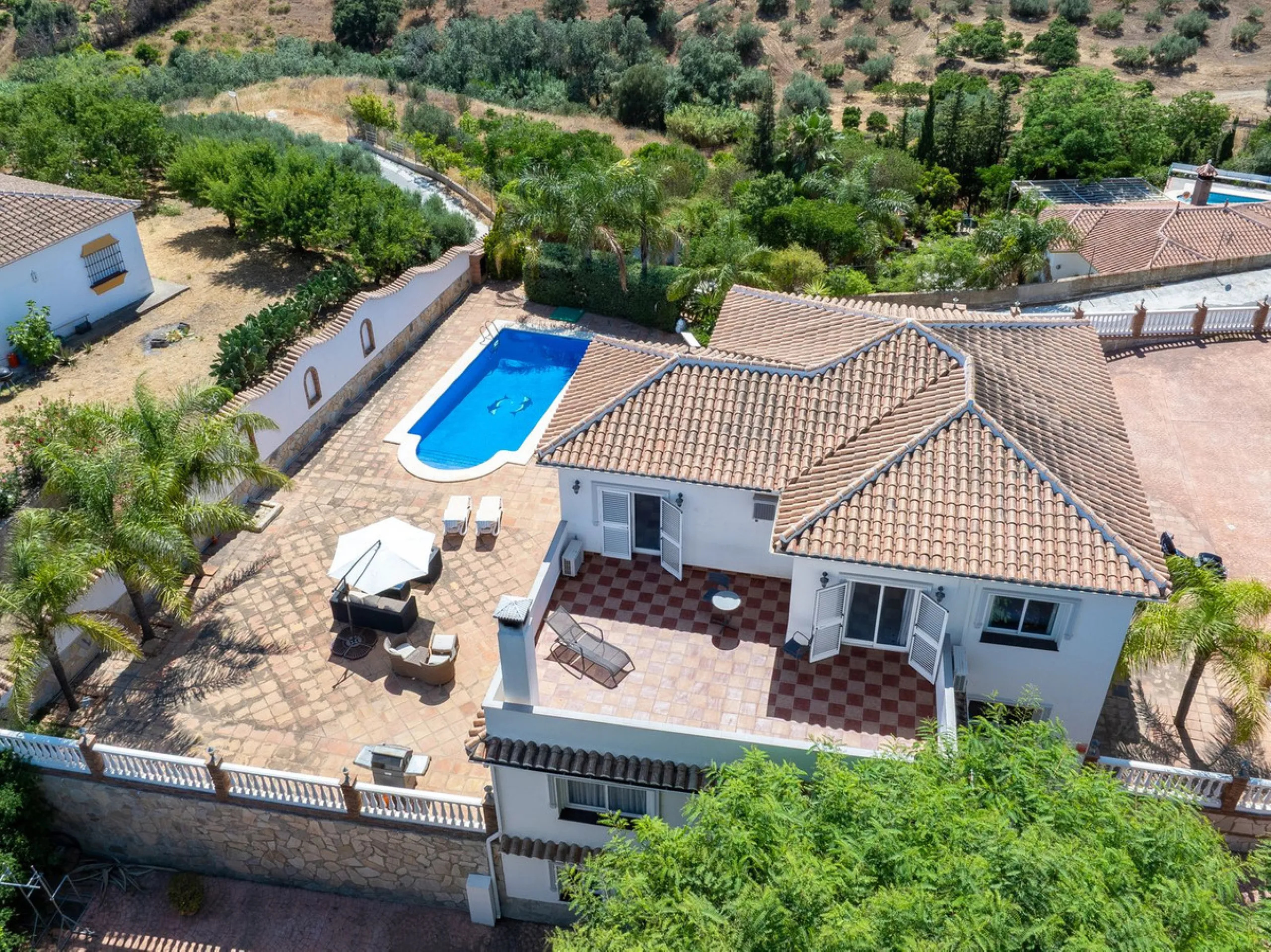 House - Detached Villa в продаже в Mijas, Málaga. В доме 4 спален и 3 ванных комнат. Площадь дома 378 м². Площадь участка 2559 м²