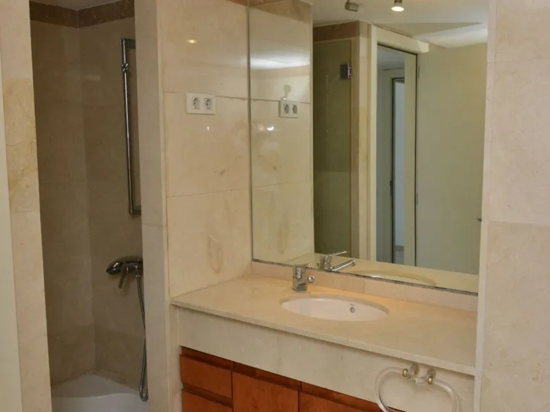 Spacious Apartment with Pool, Padel Courts and Garage in Diagonal Mar, Barcelona
