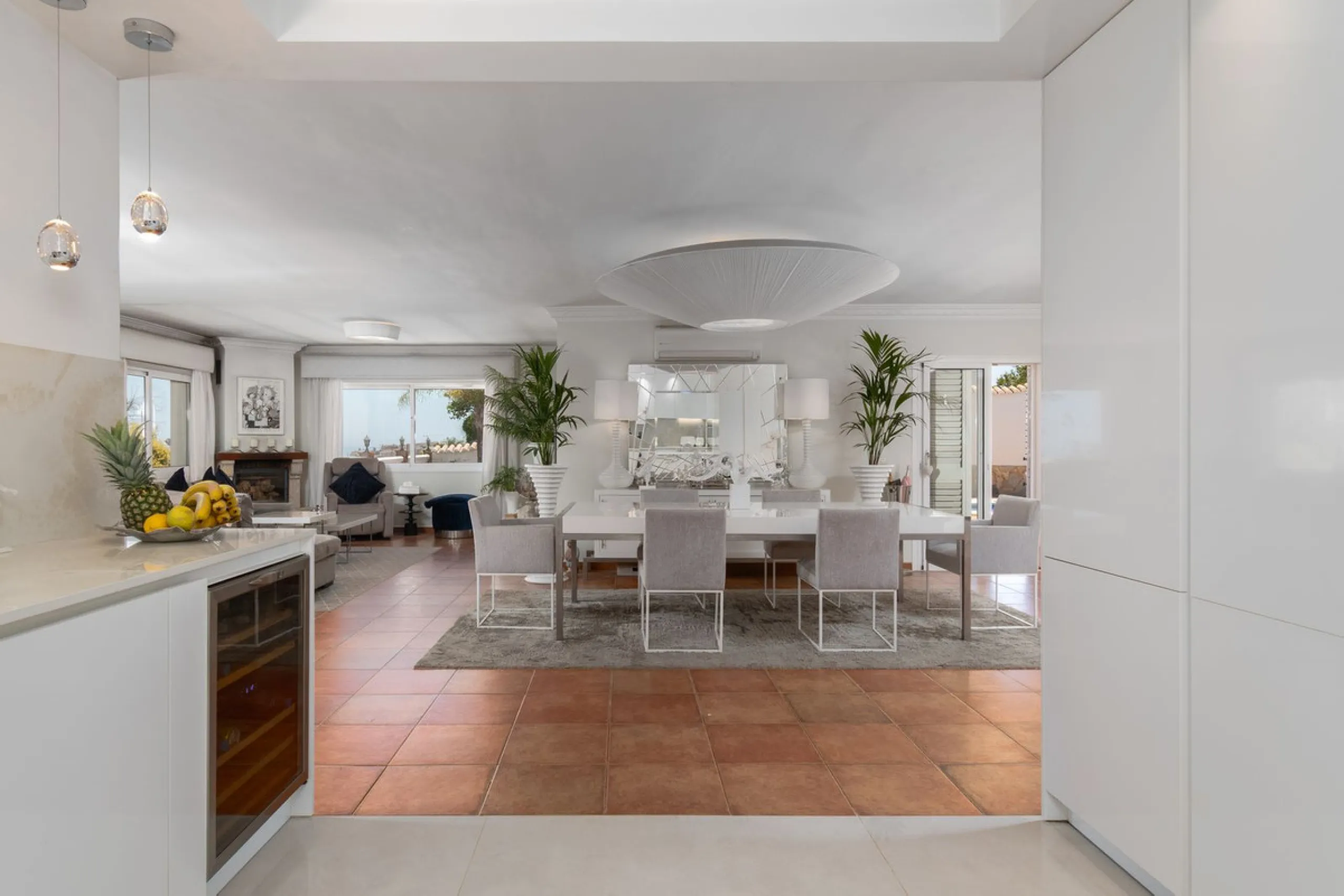 House - Detached Villa в продаже в Mijas, Málaga. В доме 4 спален и 3 ванных комнат. Площадь дома 378 м². Площадь участка 2559 м²