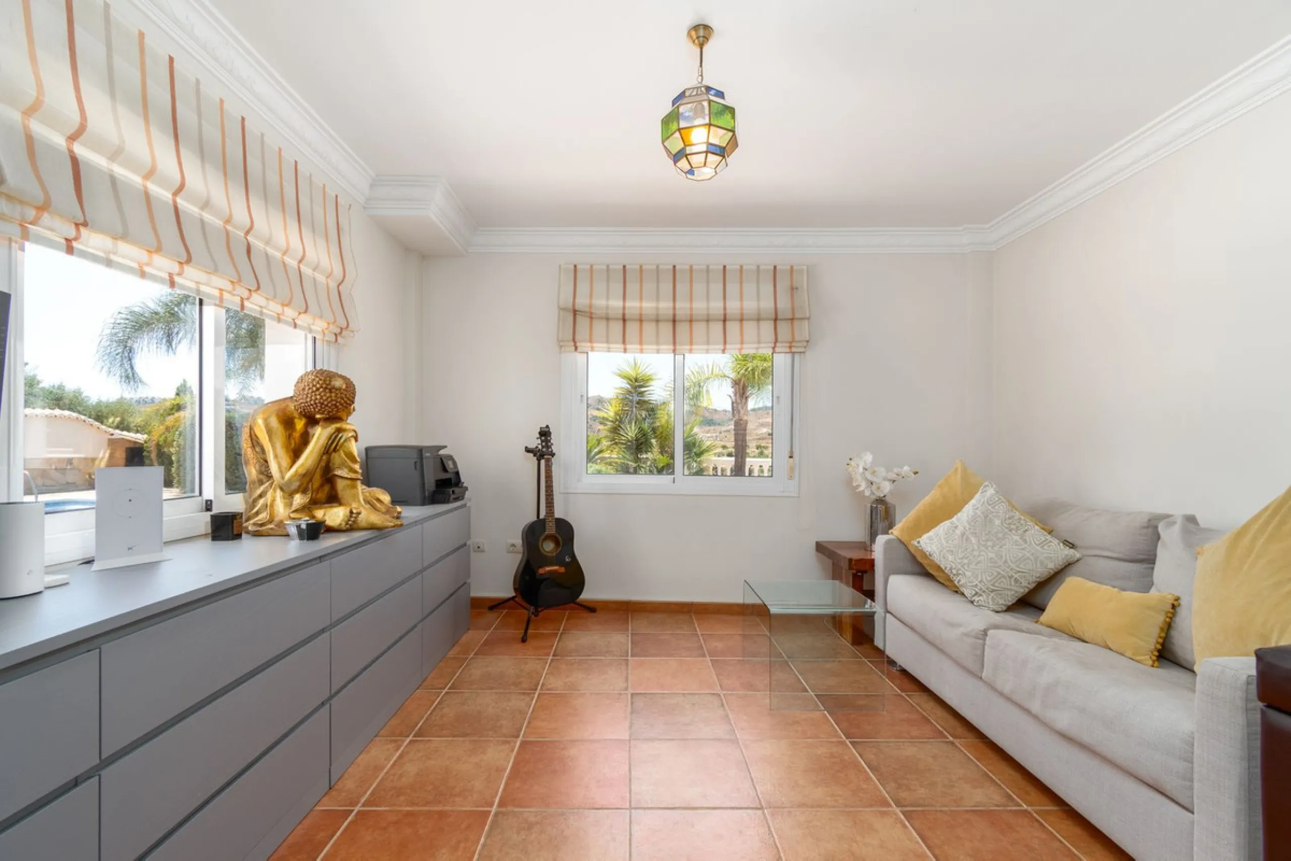 House - Detached Villa в продаже в Mijas, Málaga. В доме 4 спален и 3 ванных комнат. Площадь дома 378 м². Площадь участка 2559 м²