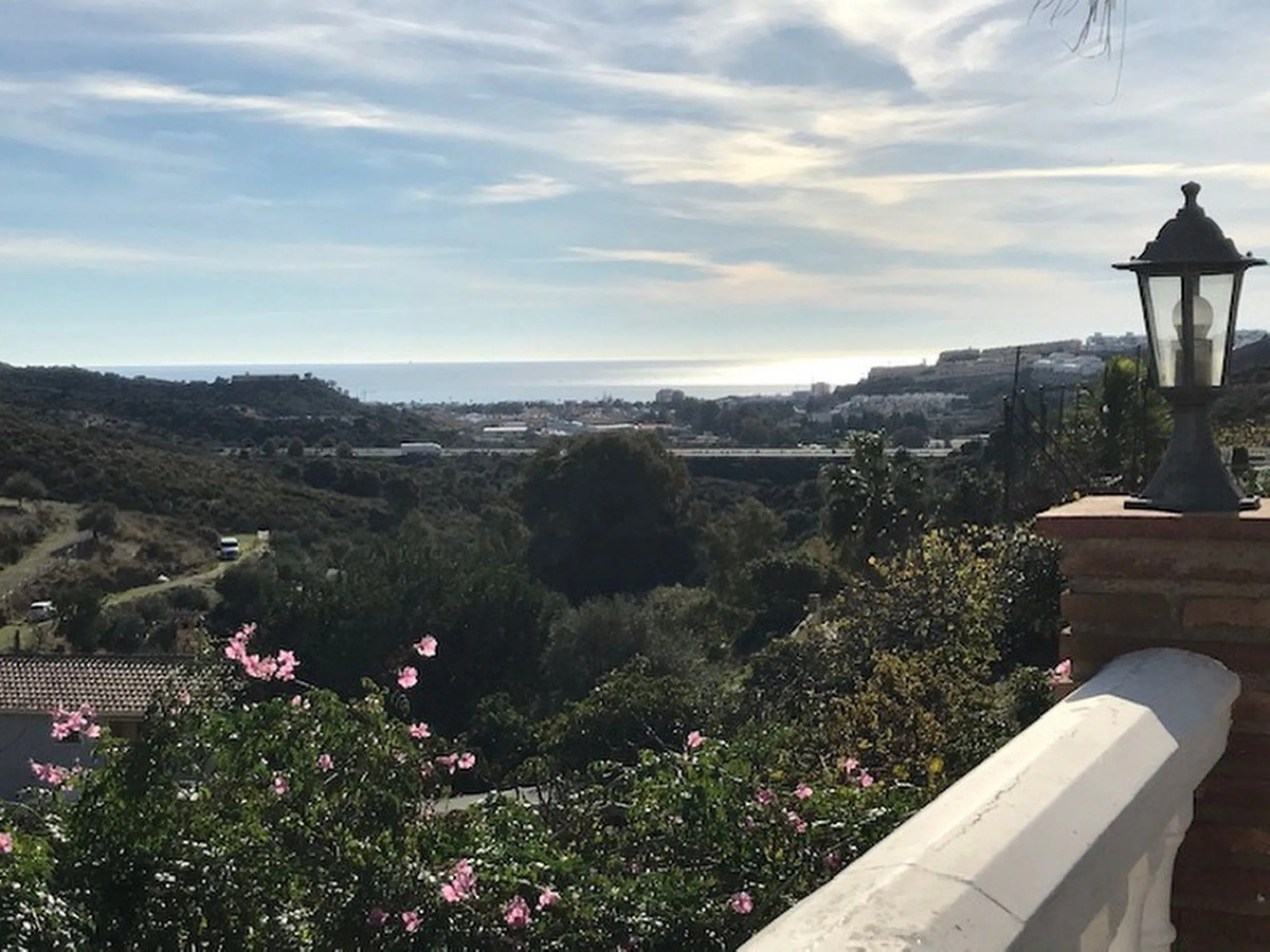 House - Detached Villa в продаже в Mijas, Málaga. В доме 4 спален и 3 ванных комнат. Площадь дома 378 м². Площадь участка 2559 м²