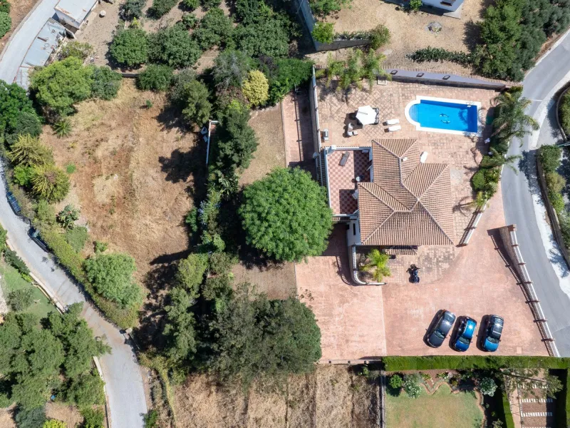 House - Detached Villa в продаже в Mijas, Málaga. В доме 4 спален и 3 ванных комнат. Площадь дома 378 м². Площадь участка 2559 м²