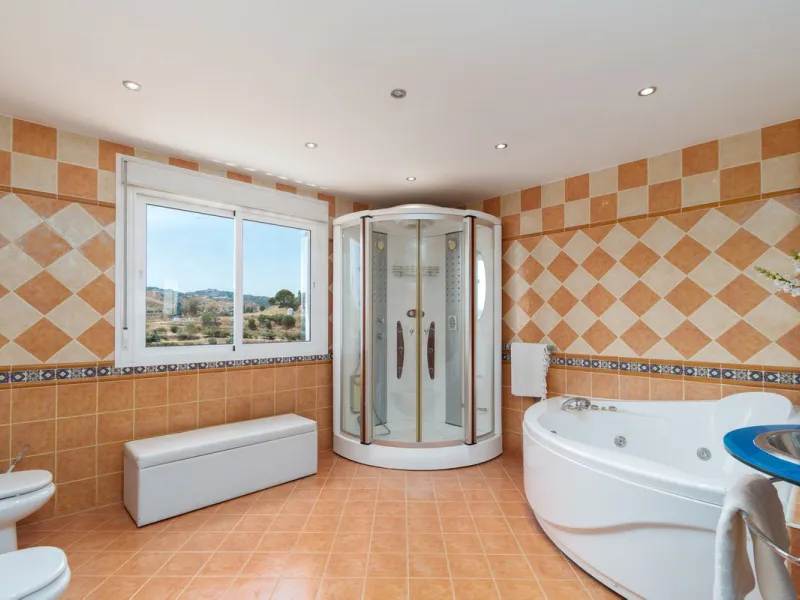 House - Detached Villa в продаже в Mijas, Málaga. В доме 4 спален и 3 ванных комнат. Площадь дома 378 м². Площадь участка 2559 м²