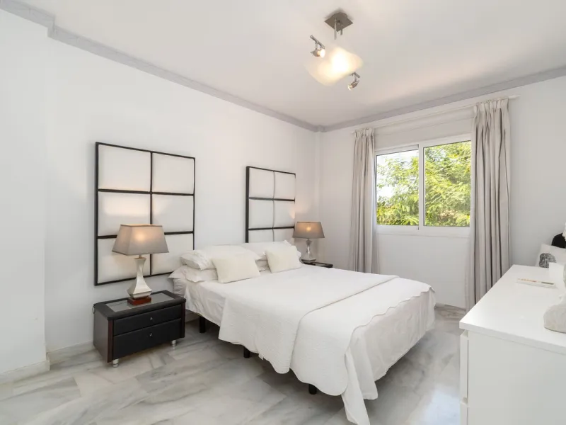 House - Detached Villa в продаже в Mijas, Málaga. В доме 4 спален и 3 ванных комнат. Площадь дома 378 м². Площадь участка 2559 м²