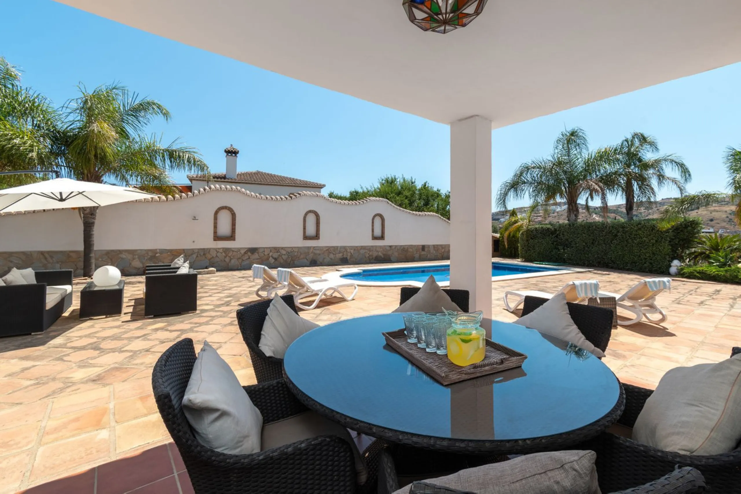 House - Detached Villa в продаже в Mijas, Málaga. В доме 4 спален и 3 ванных комнат. Площадь дома 378 м². Площадь участка 2559 м²