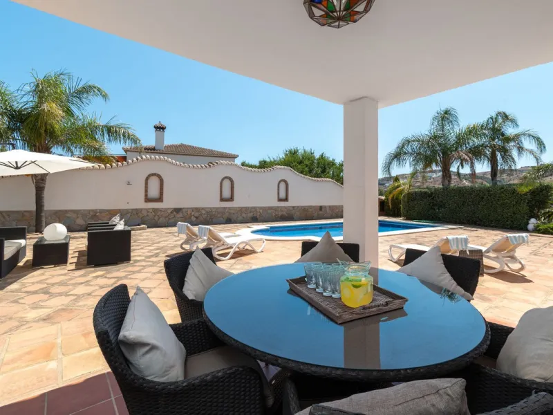 House - Detached Villa в продаже в Mijas, Málaga. В доме 4 спален и 3 ванных комнат. Площадь дома 378 м². Площадь участка 2559 м²
