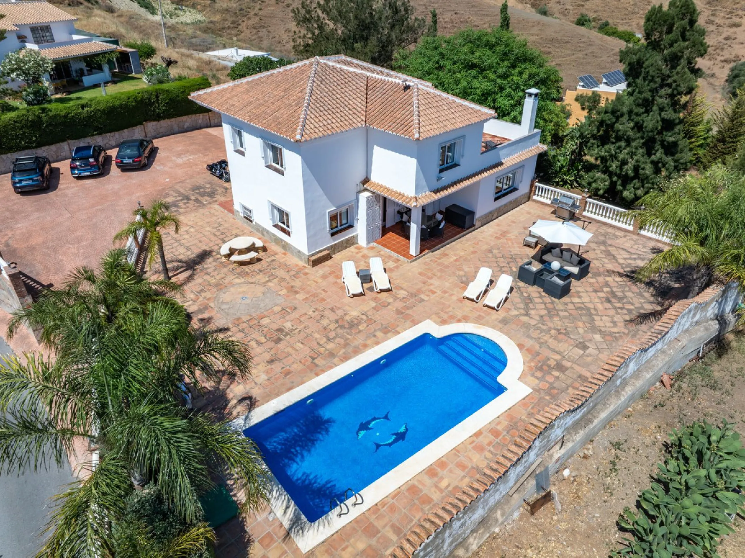 House - Detached Villa в продаже в Mijas, Málaga. В доме 4 спален и 3 ванных комнат. Площадь дома 378 м². Площадь участка 2559 м²