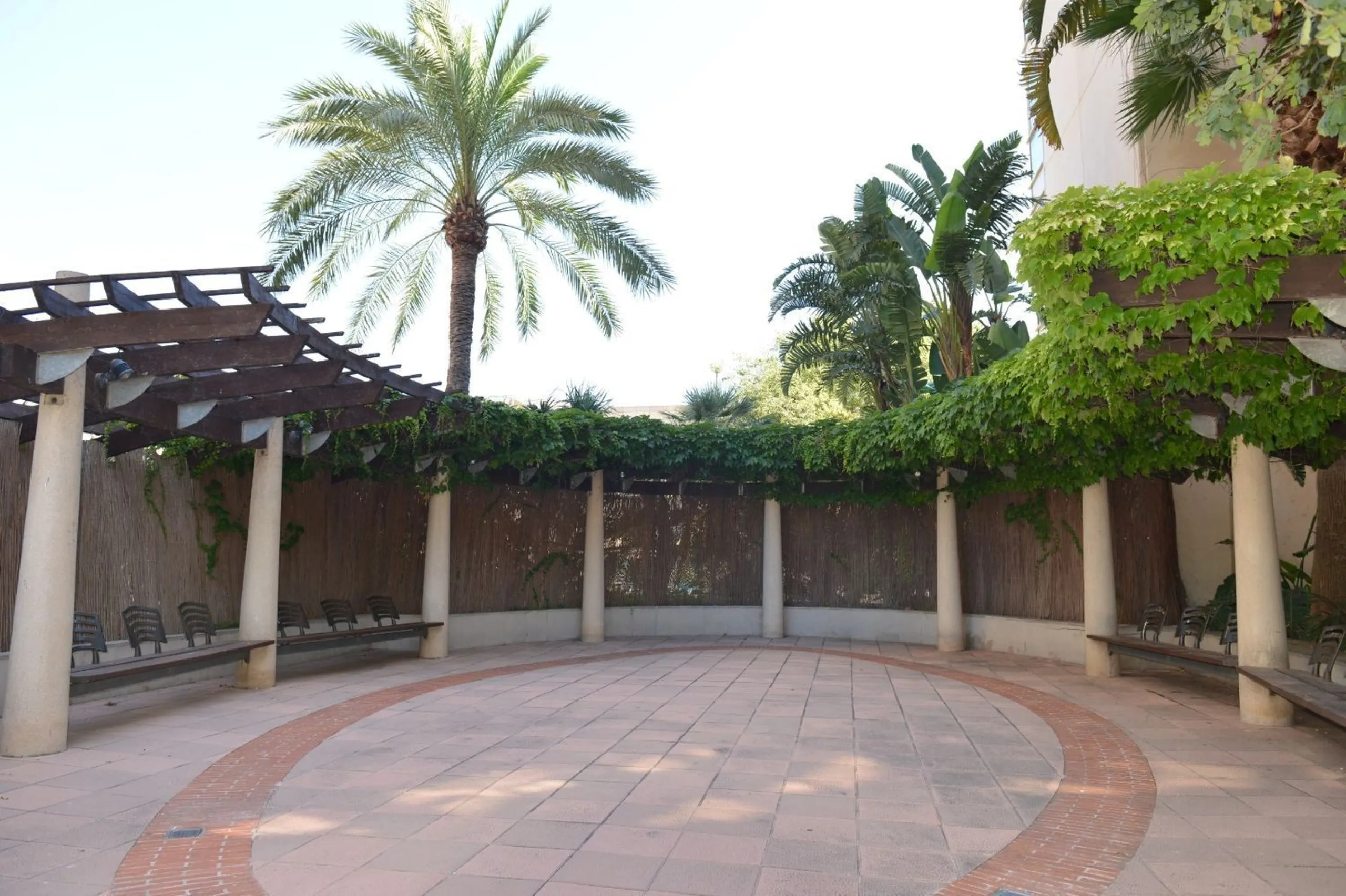 Spacious Apartment with Pool, Padel Courts and Garage in Diagonal Mar, Barcelona