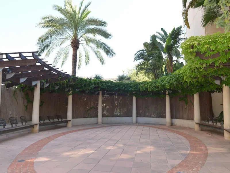 Spacious Apartment with Pool, Padel Courts and Garage in Diagonal Mar, Barcelona