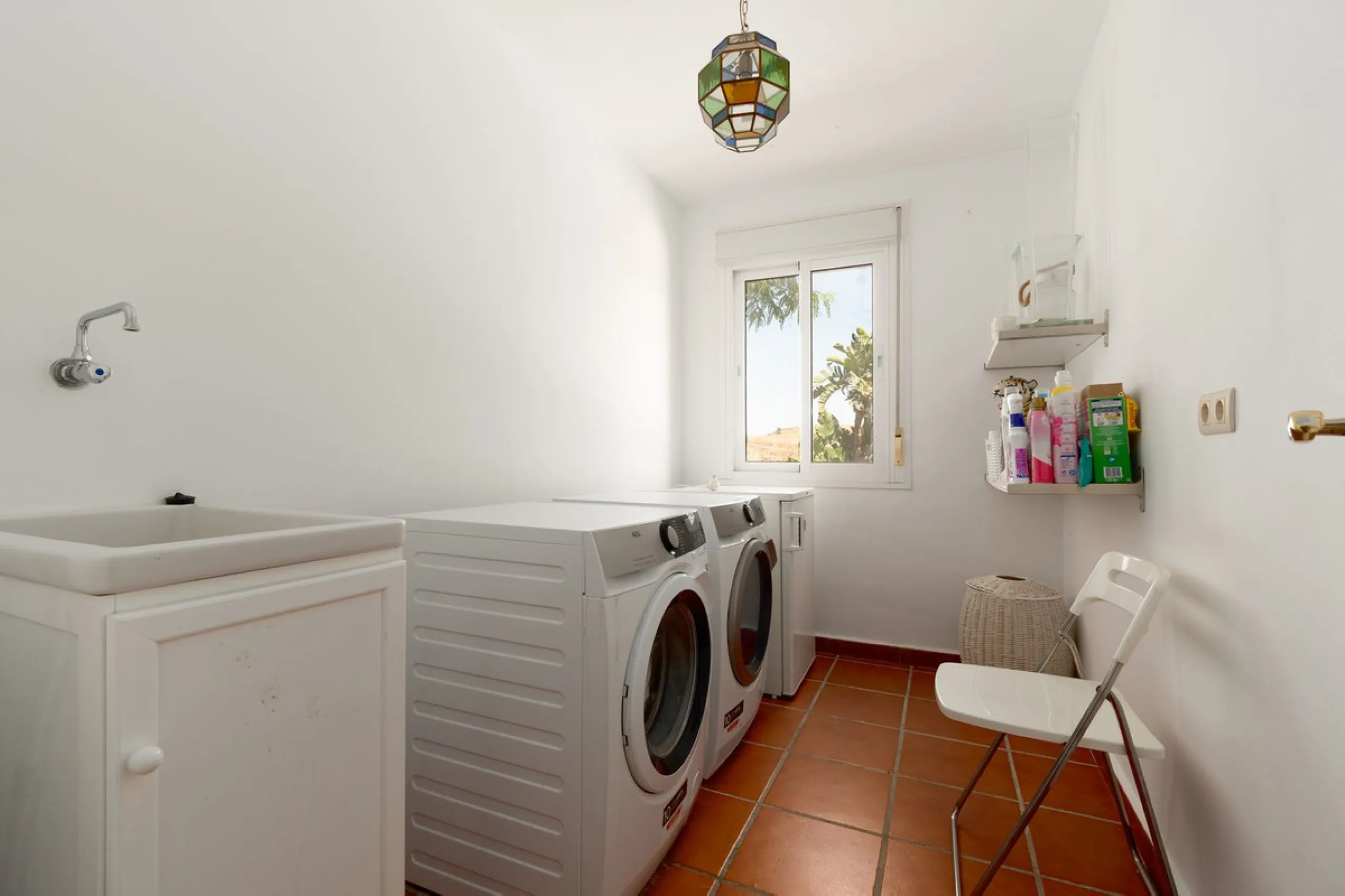 House - Detached Villa в продаже в Mijas, Málaga. В доме 4 спален и 3 ванных комнат. Площадь дома 378 м². Площадь участка 2559 м²