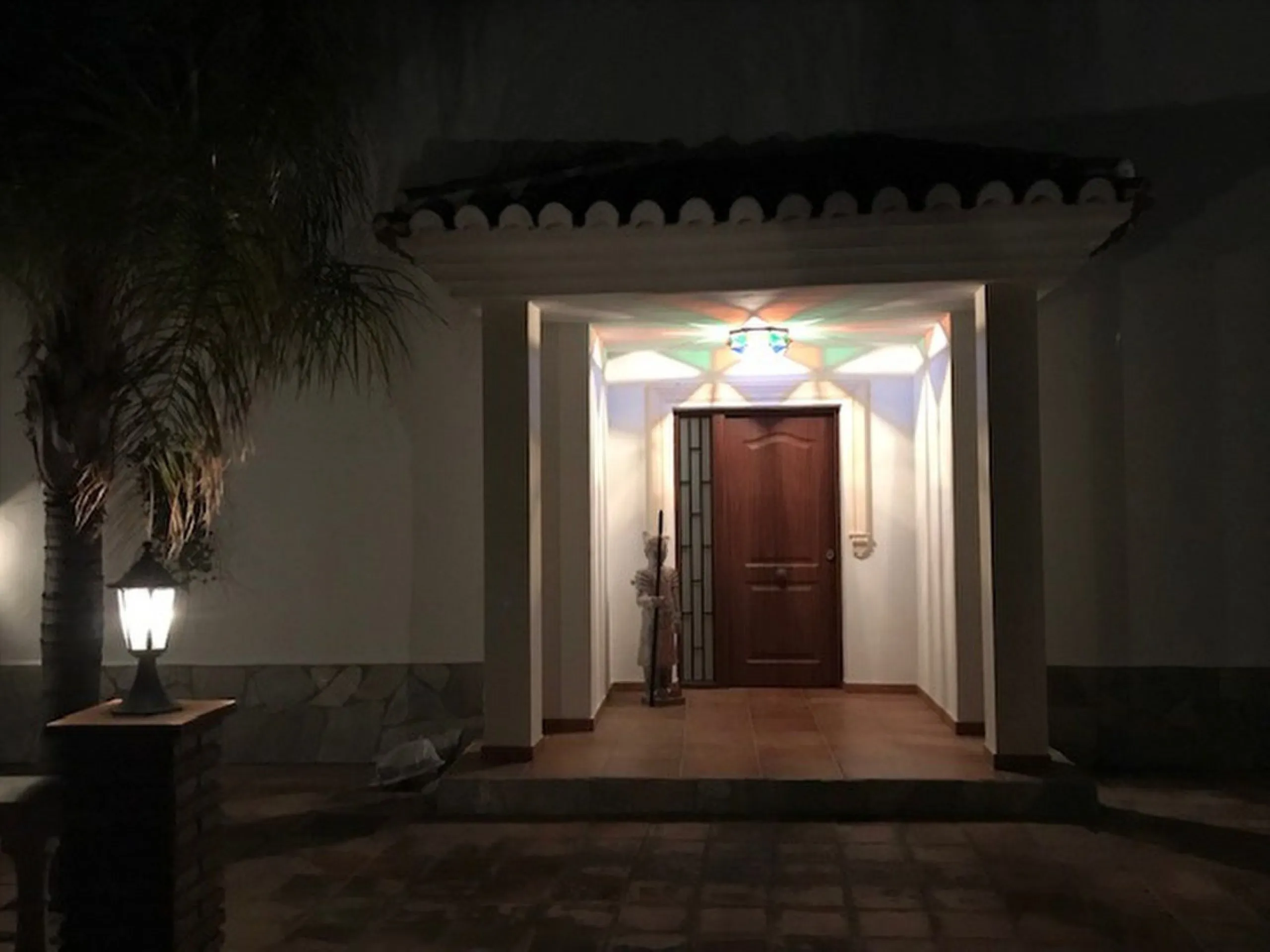 House - Detached Villa в продаже в Mijas, Málaga. В доме 4 спален и 3 ванных комнат. Площадь дома 378 м². Площадь участка 2559 м²