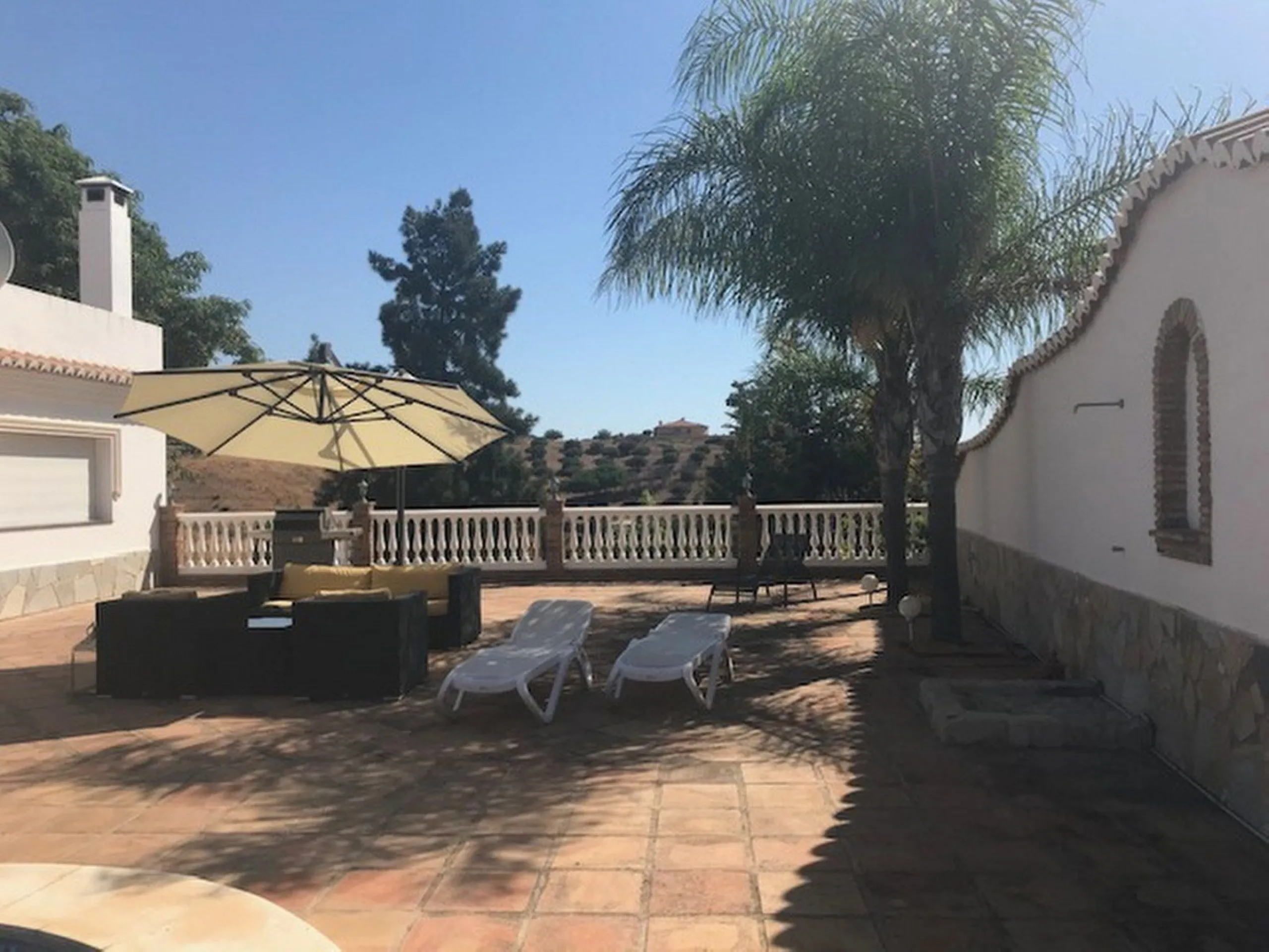 House - Detached Villa в продаже в Mijas, Málaga. В доме 4 спален и 3 ванных комнат. Площадь дома 378 м². Площадь участка 2559 м²