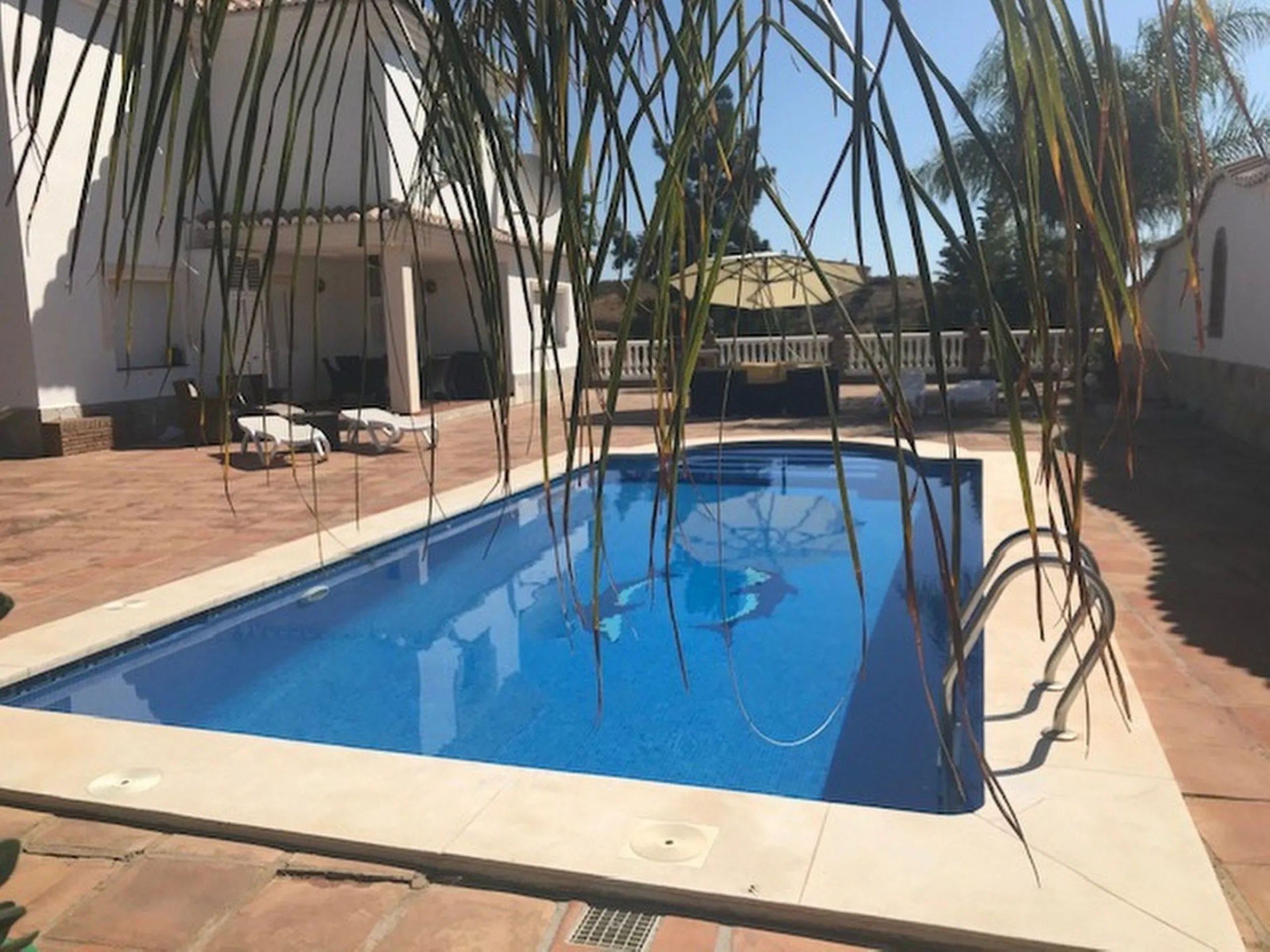 House - Detached Villa в продаже в Mijas, Málaga. В доме 4 спален и 3 ванных комнат. Площадь дома 378 м². Площадь участка 2559 м²