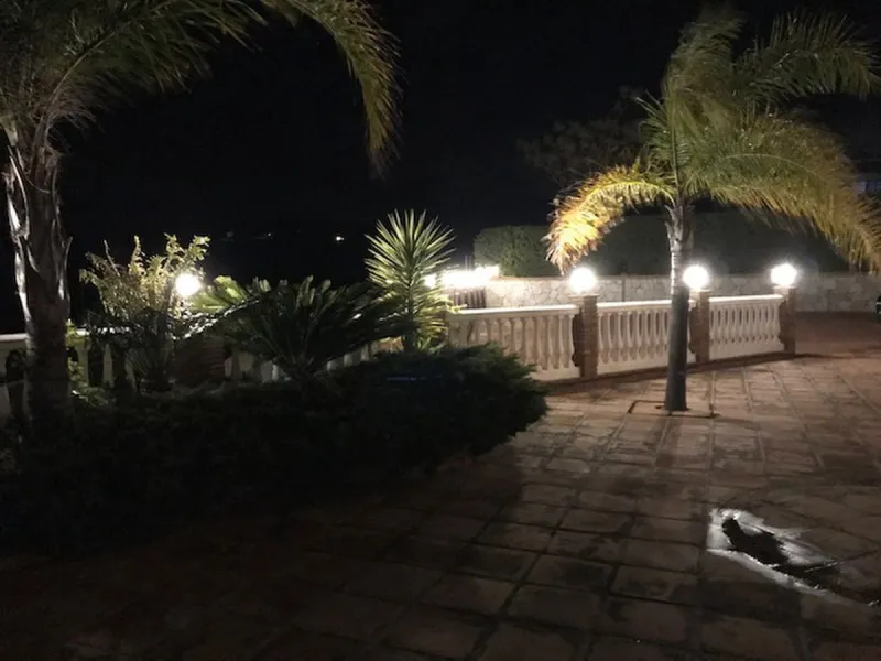 House - Detached Villa в продаже в Mijas, Málaga. В доме 4 спален и 3 ванных комнат. Площадь дома 378 м². Площадь участка 2559 м²