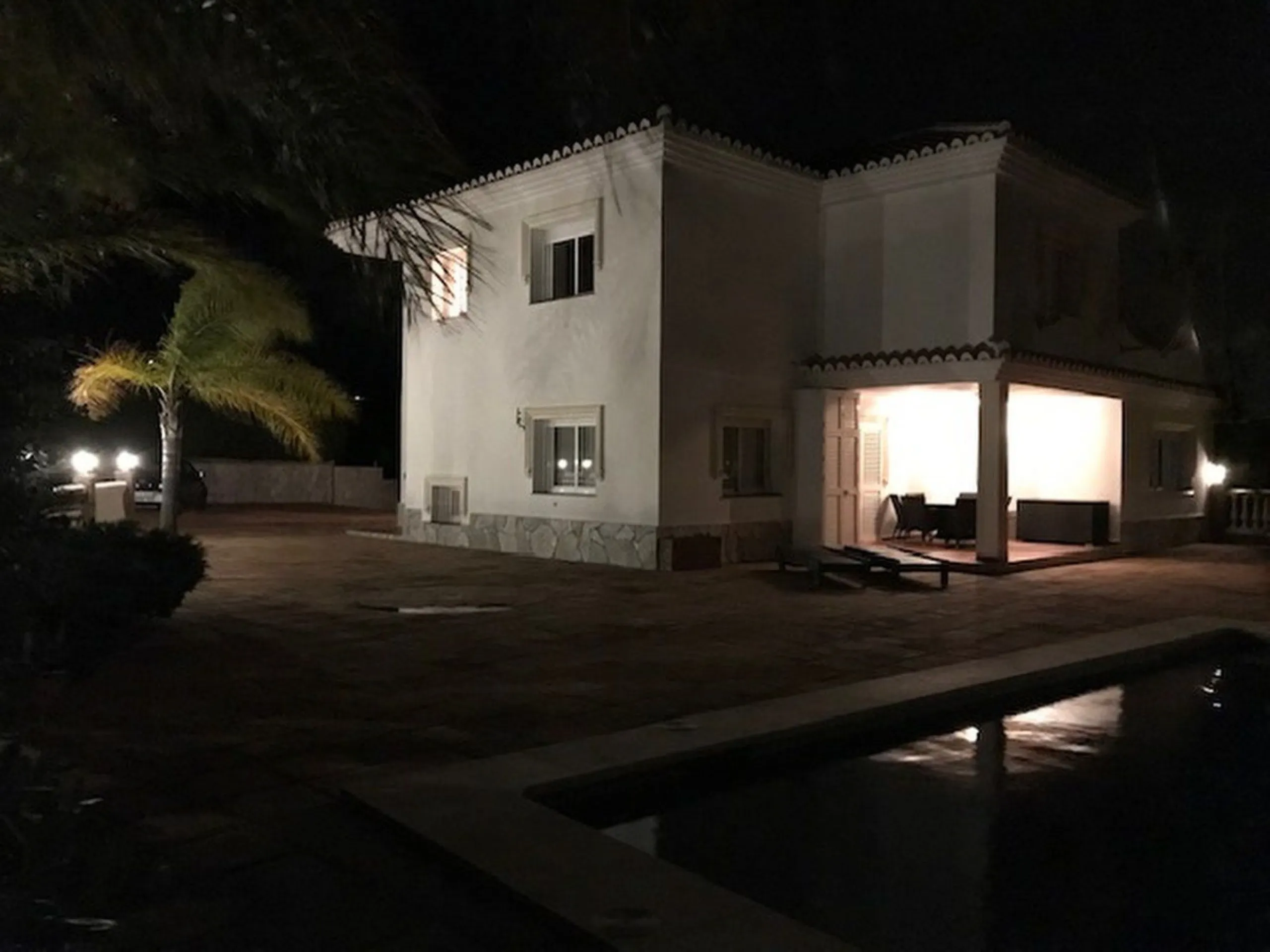 House - Detached Villa в продаже в Mijas, Málaga. В доме 4 спален и 3 ванных комнат. Площадь дома 378 м². Площадь участка 2559 м²
