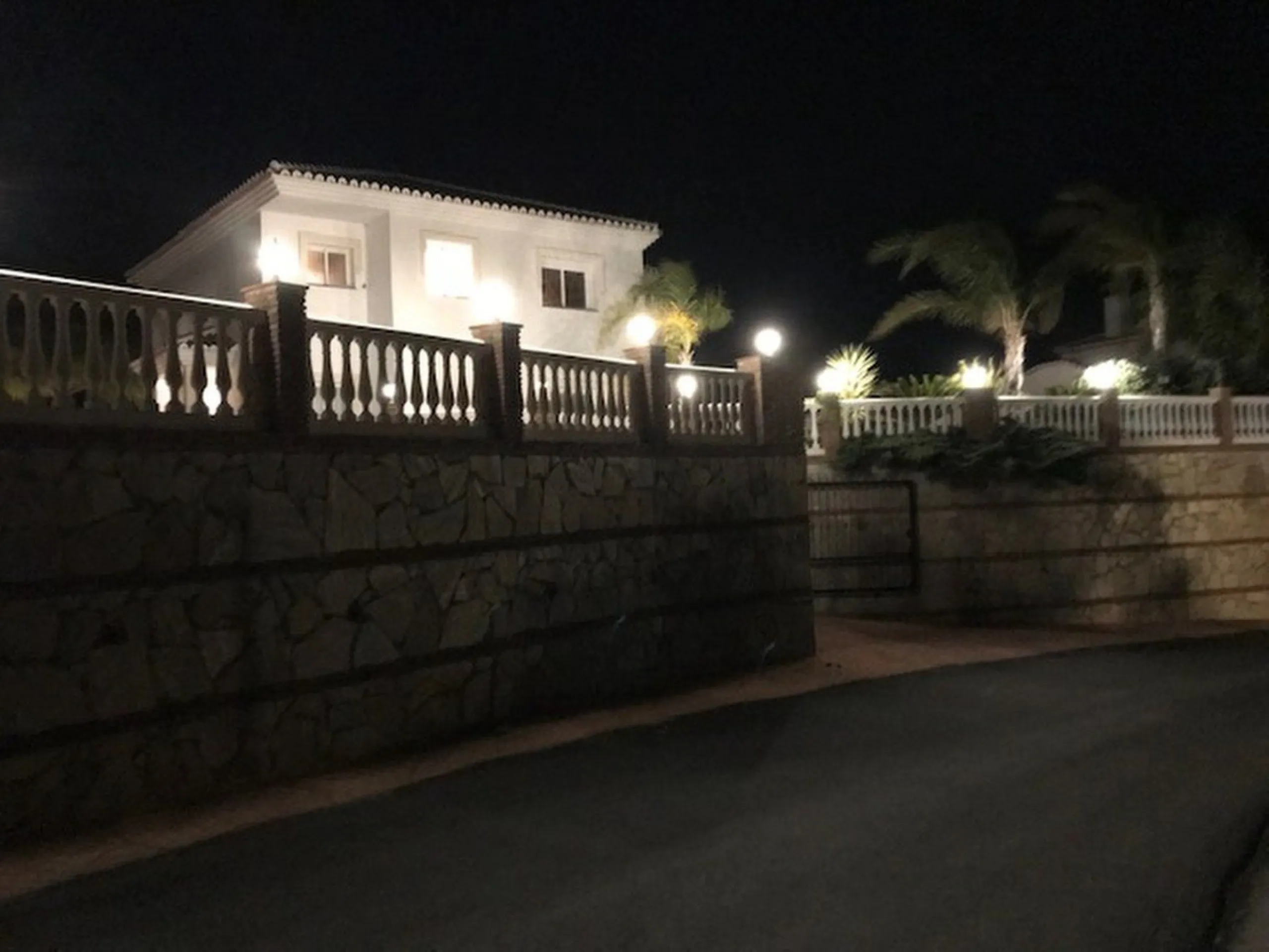 House - Detached Villa в продаже в Mijas, Málaga. В доме 4 спален и 3 ванных комнат. Площадь дома 378 м². Площадь участка 2559 м²