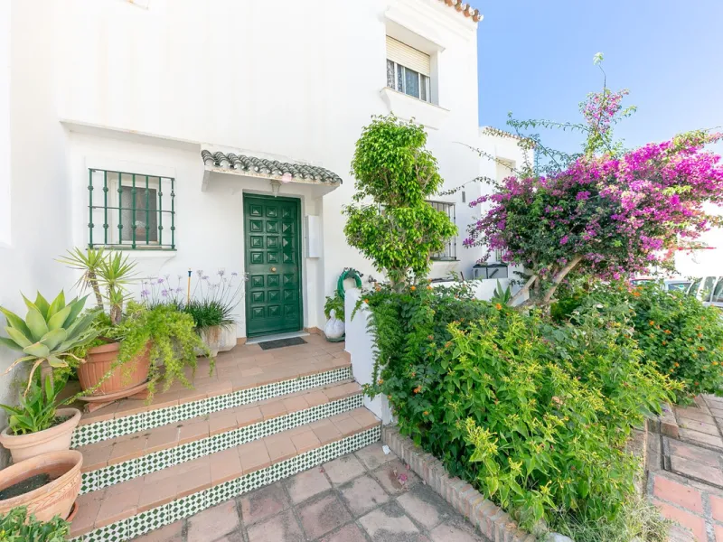TOWNHOUSE WITH SOUL AND GREAT POTENTIAL IN LA CASITA COLORADA – HACIENDA DE MIJAS