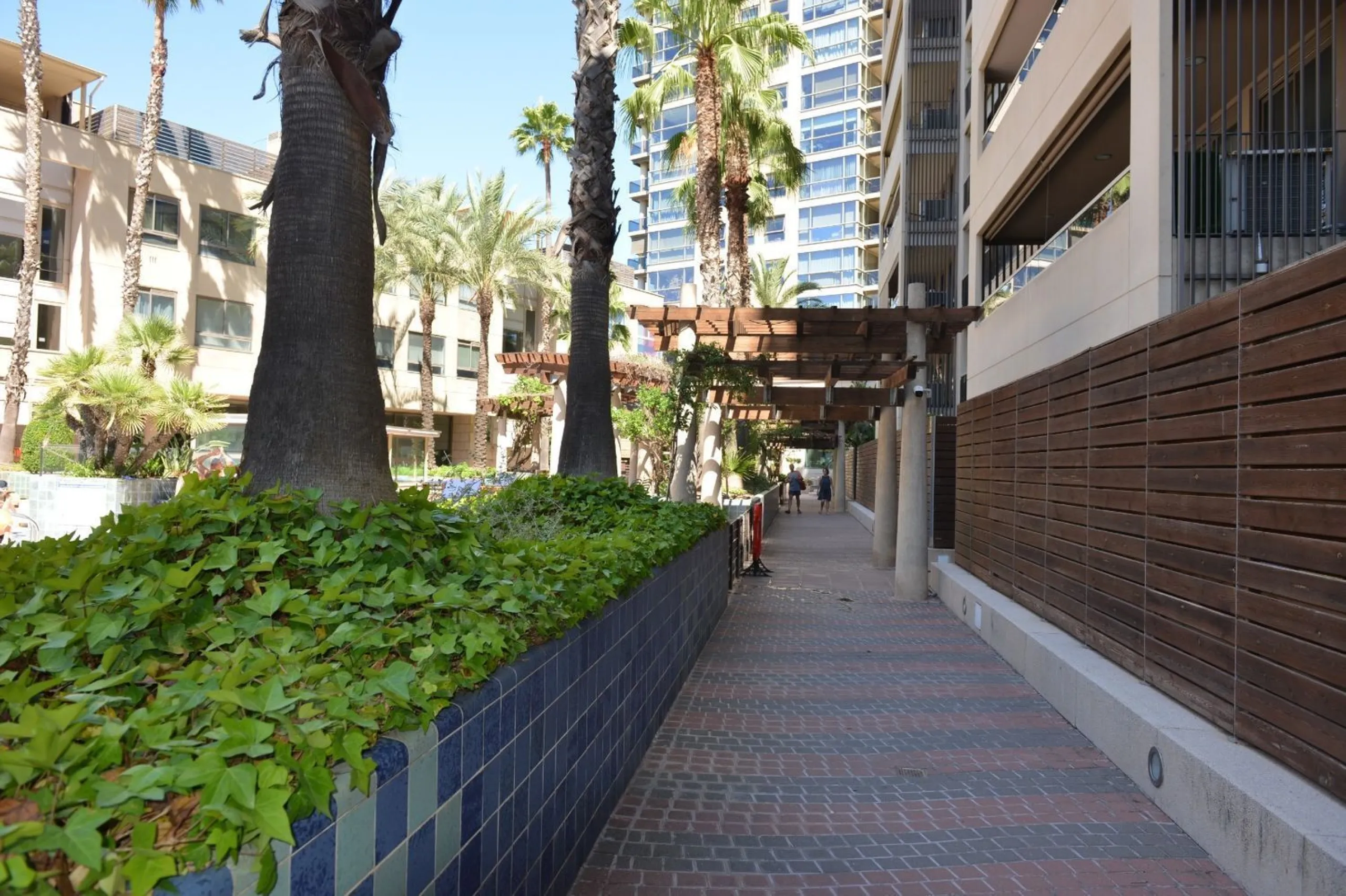Spacious Apartment with Pool, Padel Courts and Garage in Diagonal Mar, Barcelona