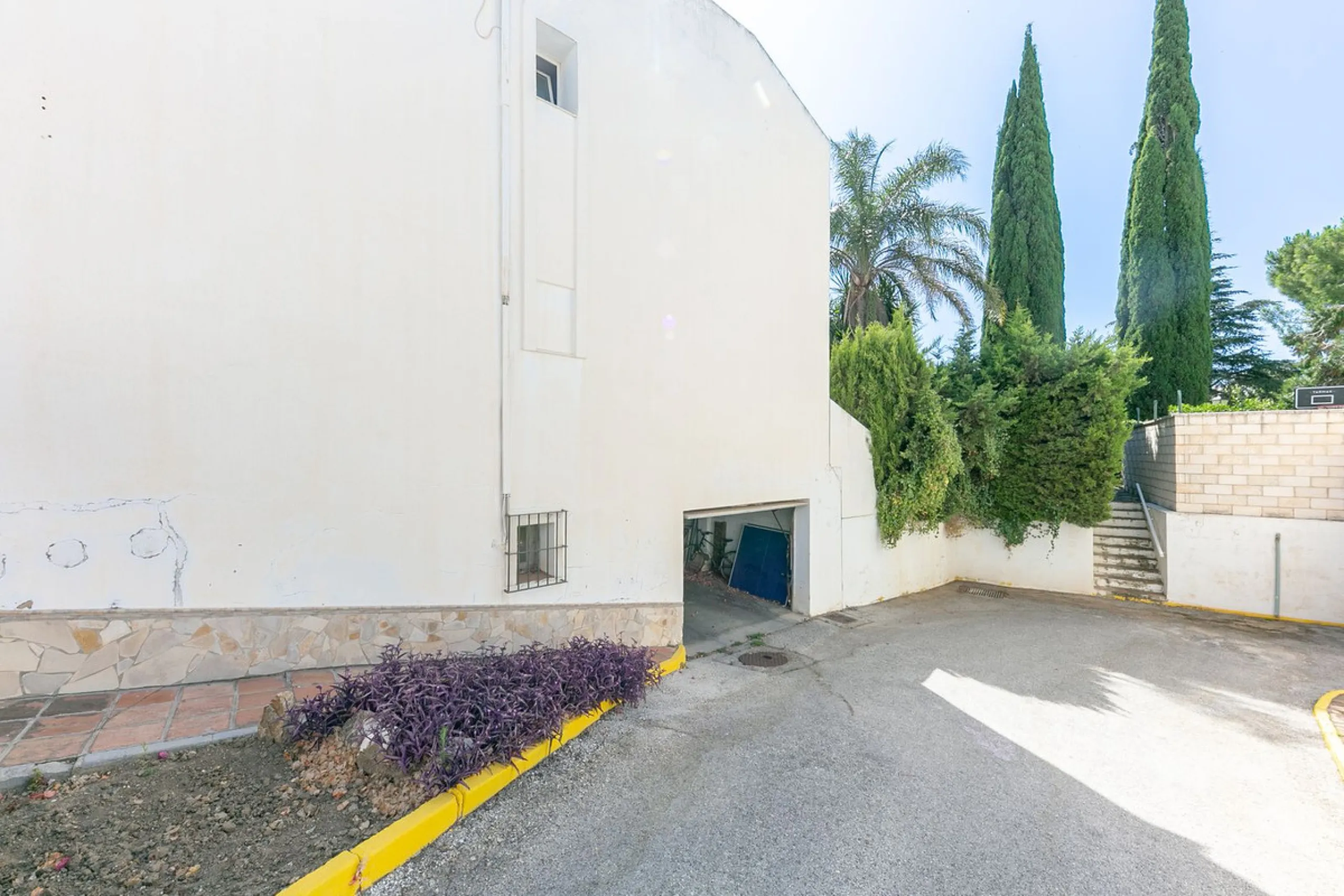 TOWNHOUSE WITH SOUL AND GREAT POTENTIAL IN LA CASITA COLORADA – HACIENDA DE MIJAS