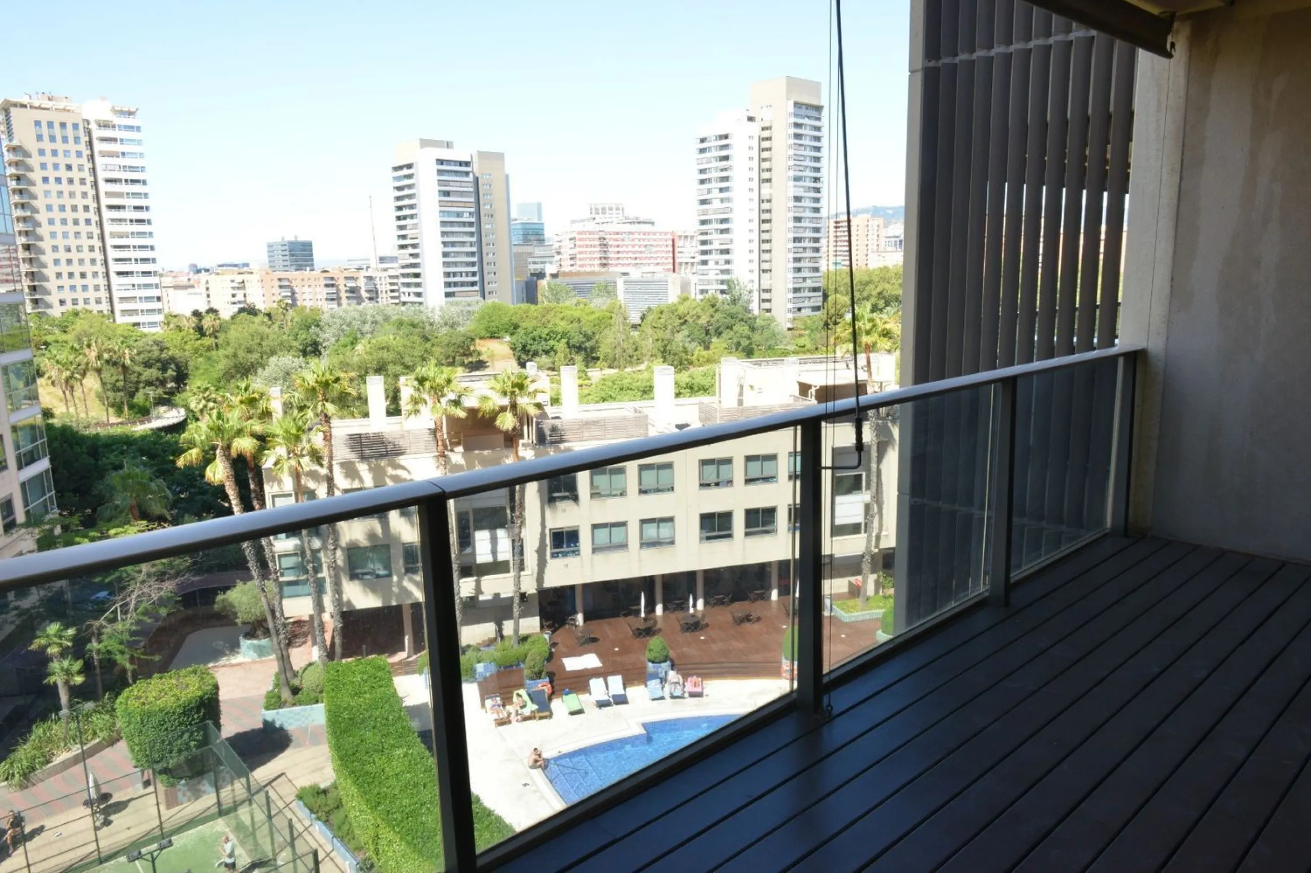 Spacious Apartment with Pool, Padel Courts and Garage in Diagonal Mar, Barcelona