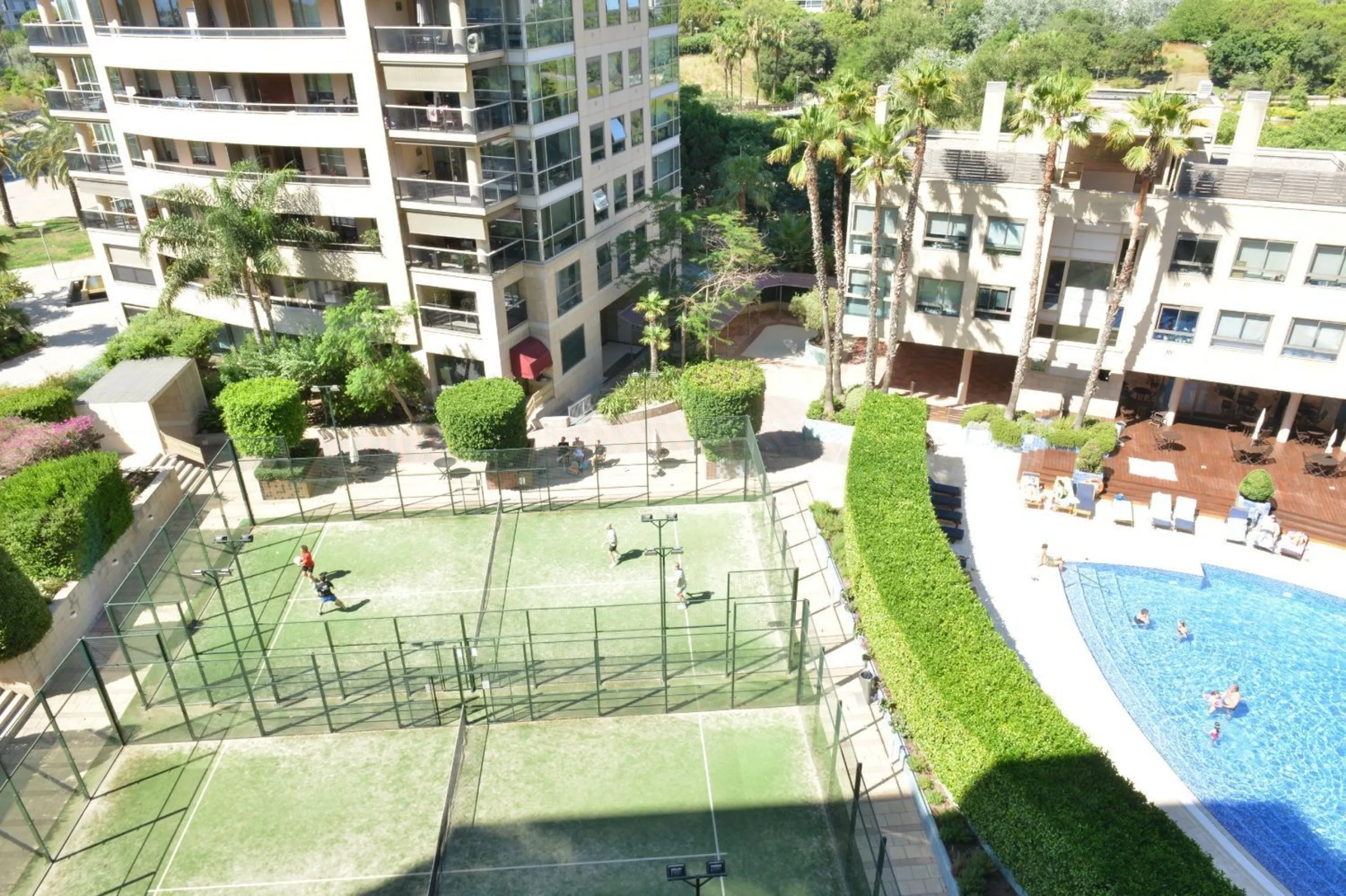Spacious Apartment with Pool, Padel Courts and Garage in Diagonal Mar, Barcelona
