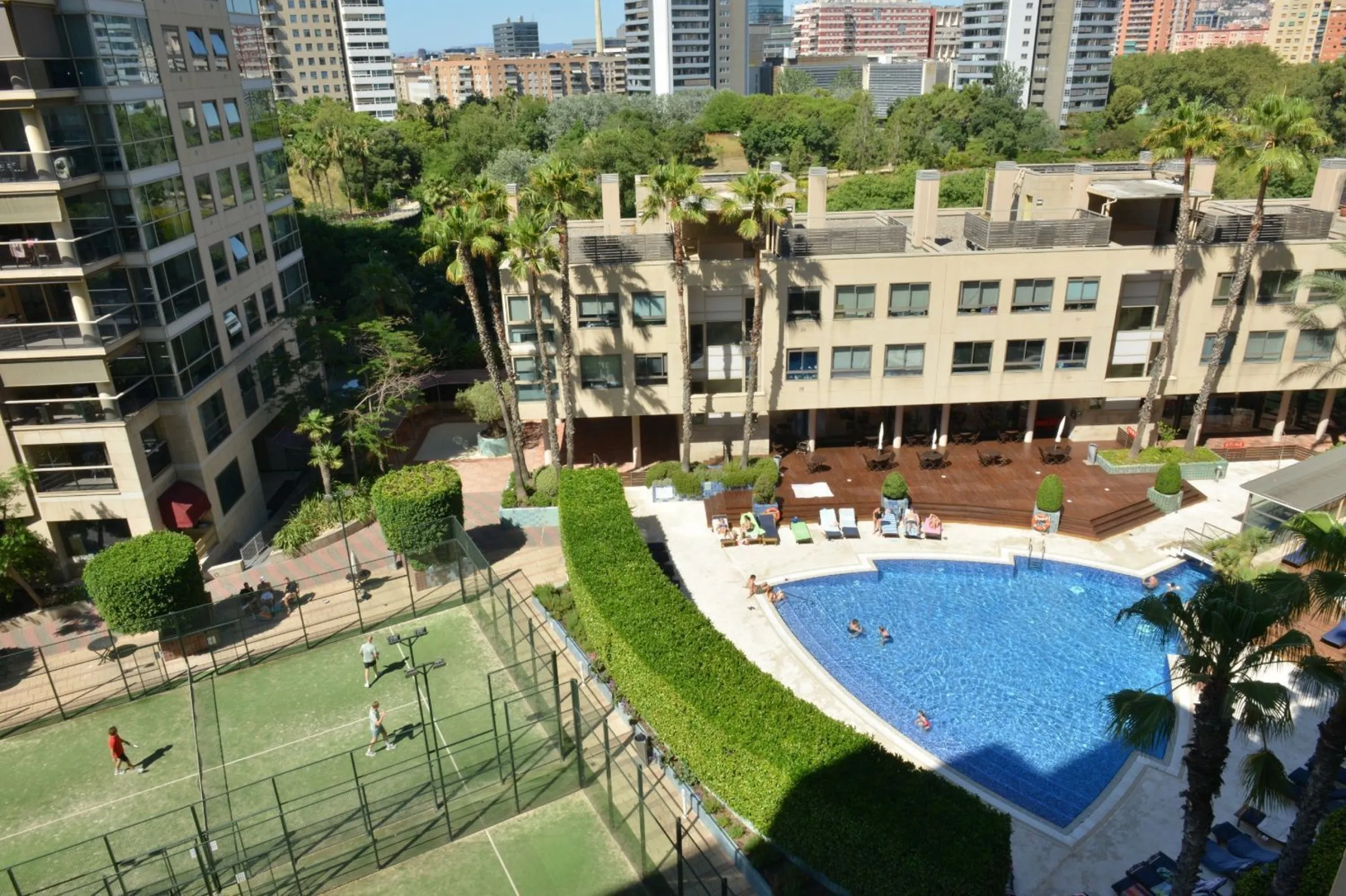 Spacious Apartment with Pool, Padel Courts and Garage in Diagonal Mar, Barcelona