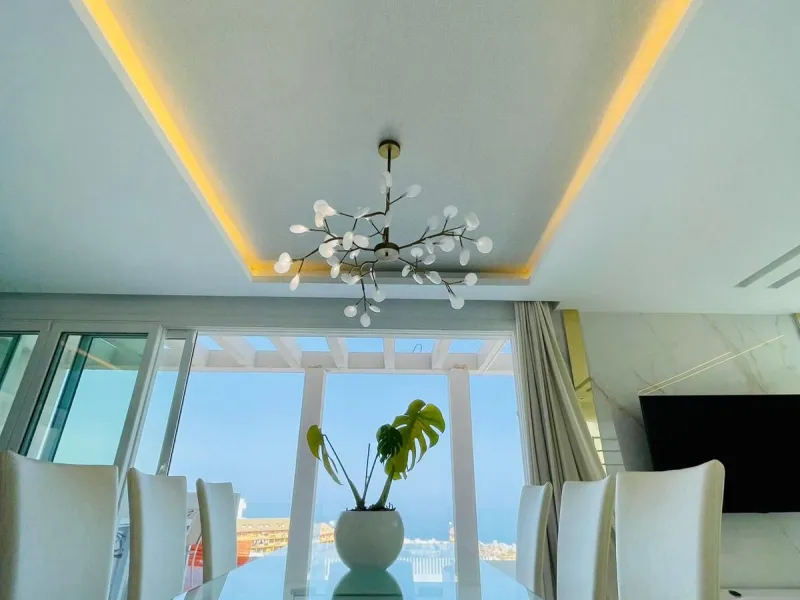 For sale spectacular detached villa in one of the most privileged areas of Benalmádena. This magnificent property offers unobstructed views that invite relaxation and enjoyment of the surroundings, combined with a private pool ideal for the Mediterranean 