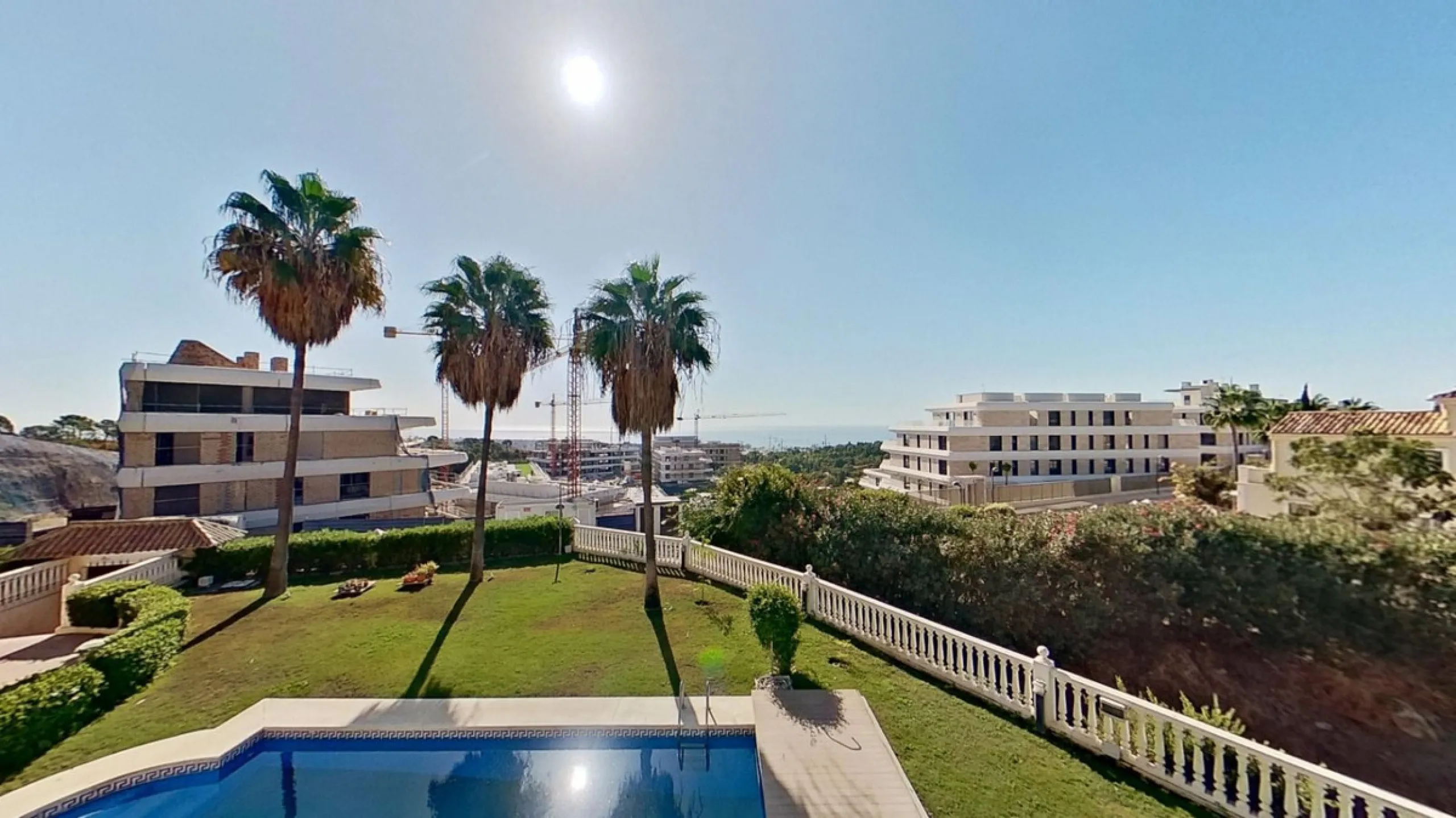 Three-storey unfurnished  villa built on a 2,025.63 m² plot, located in the prestigious La Panera development in Estepona. The property is south-facing and offers sea views, ensuring plenty of natural light and an excellent location.