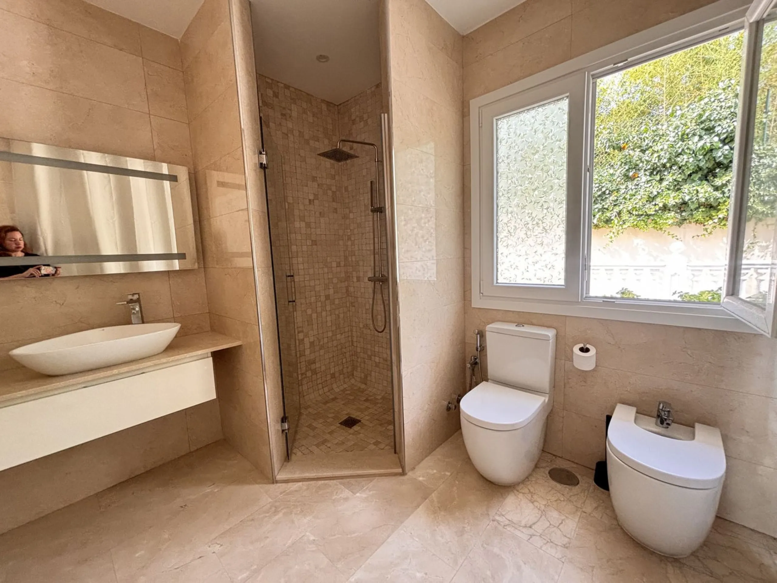 Three-storey unfurnished  villa built on a 2,025.63 m² plot, located in the prestigious La Panera development in Estepona. The property is south-facing and offers sea views, ensuring plenty of natural light and an excellent location.