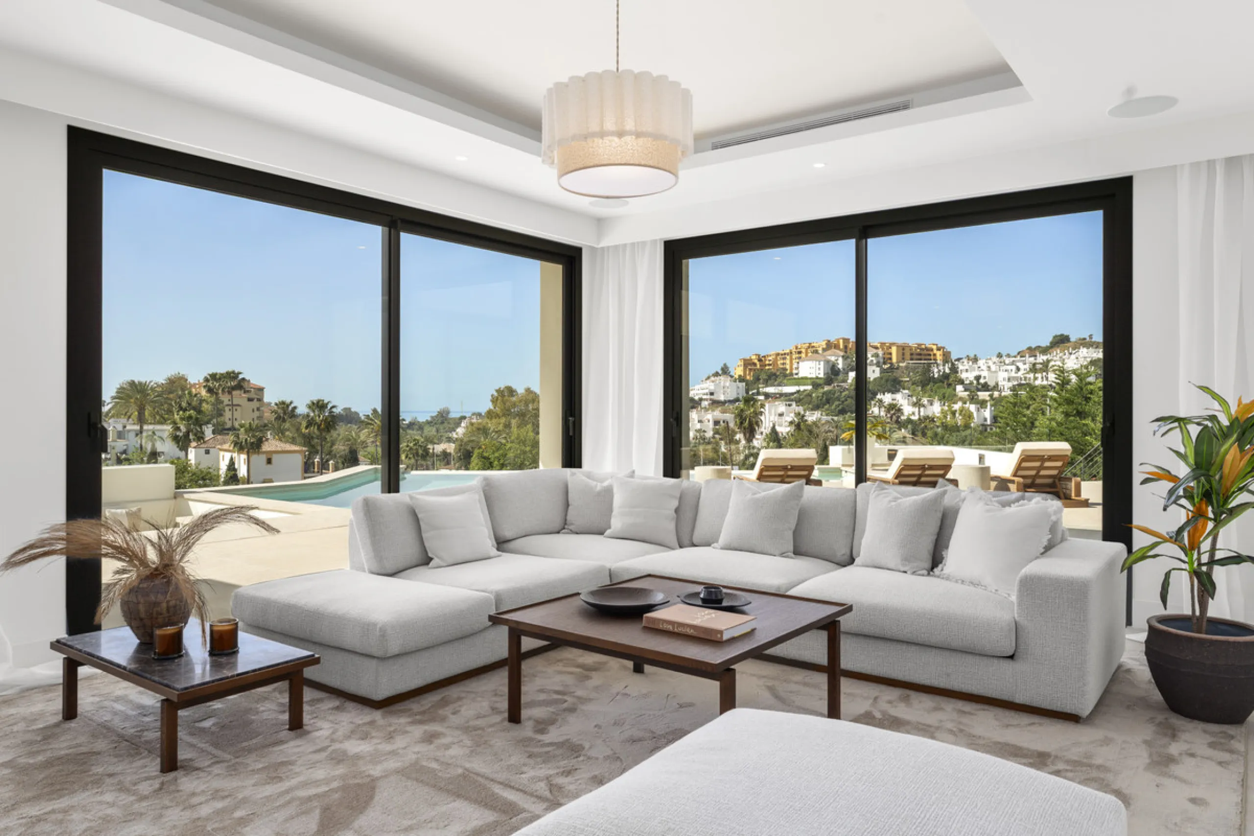 Villa Three, located in the distinguished La Resina Golf community within Estepona's flourishing residential zone, is an architectural statement combining contemporary sophistication and practical luxury. Designed by the acclaimed Francisco Martínez Galvá