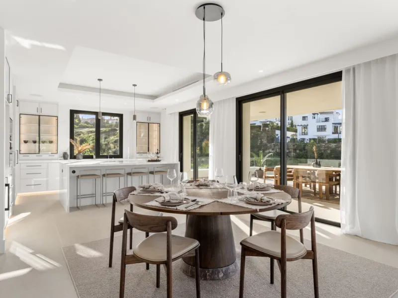 Villa Three, located in the distinguished La Resina Golf community within Estepona's flourishing residential zone, is an architectural statement combining contemporary sophistication and practical luxury. Designed by the acclaimed Francisco Martínez Galvá