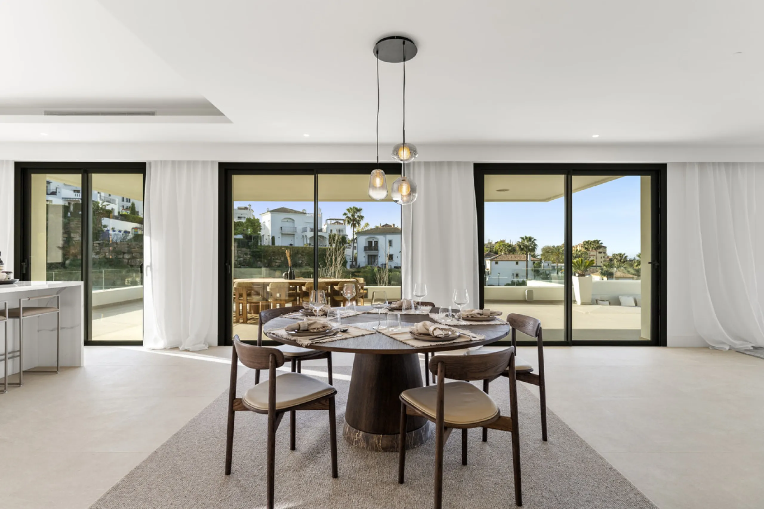 Villa Three, located in the distinguished La Resina Golf community within Estepona's flourishing residential zone, is an architectural statement combining contemporary sophistication and practical luxury. Designed by the acclaimed Francisco Martínez Galvá
