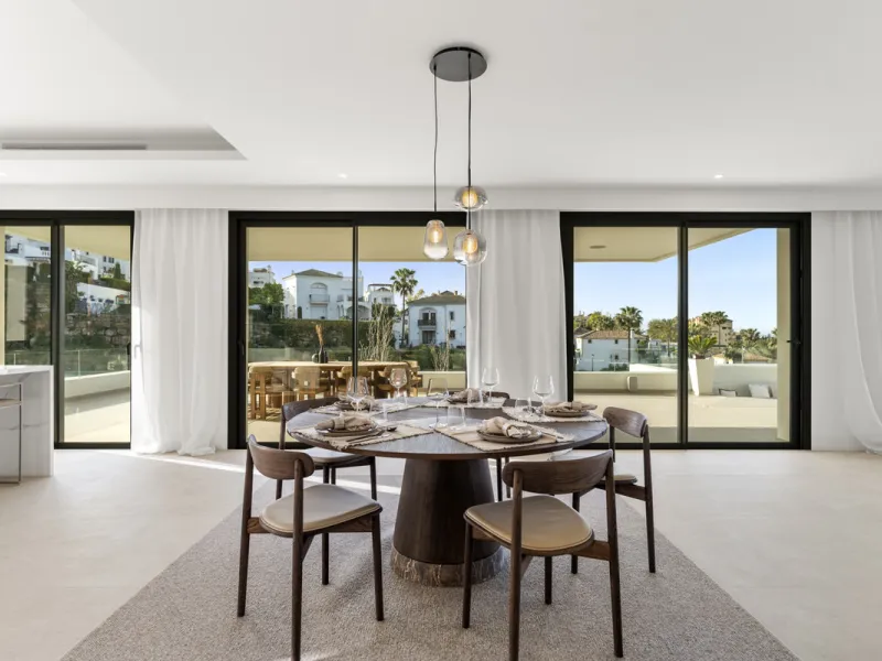 Villa Three, located in the distinguished La Resina Golf community within Estepona's flourishing residential zone, is an architectural statement combining contemporary sophistication and practical luxury. Designed by the acclaimed Francisco Martínez Galvá