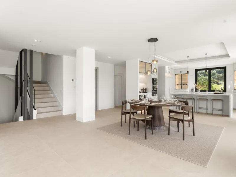 Villa Three, located in the distinguished La Resina Golf community within Estepona's flourishing residential zone, is an architectural statement combining contemporary sophistication and practical luxury. Designed by the acclaimed Francisco Martínez Galvá