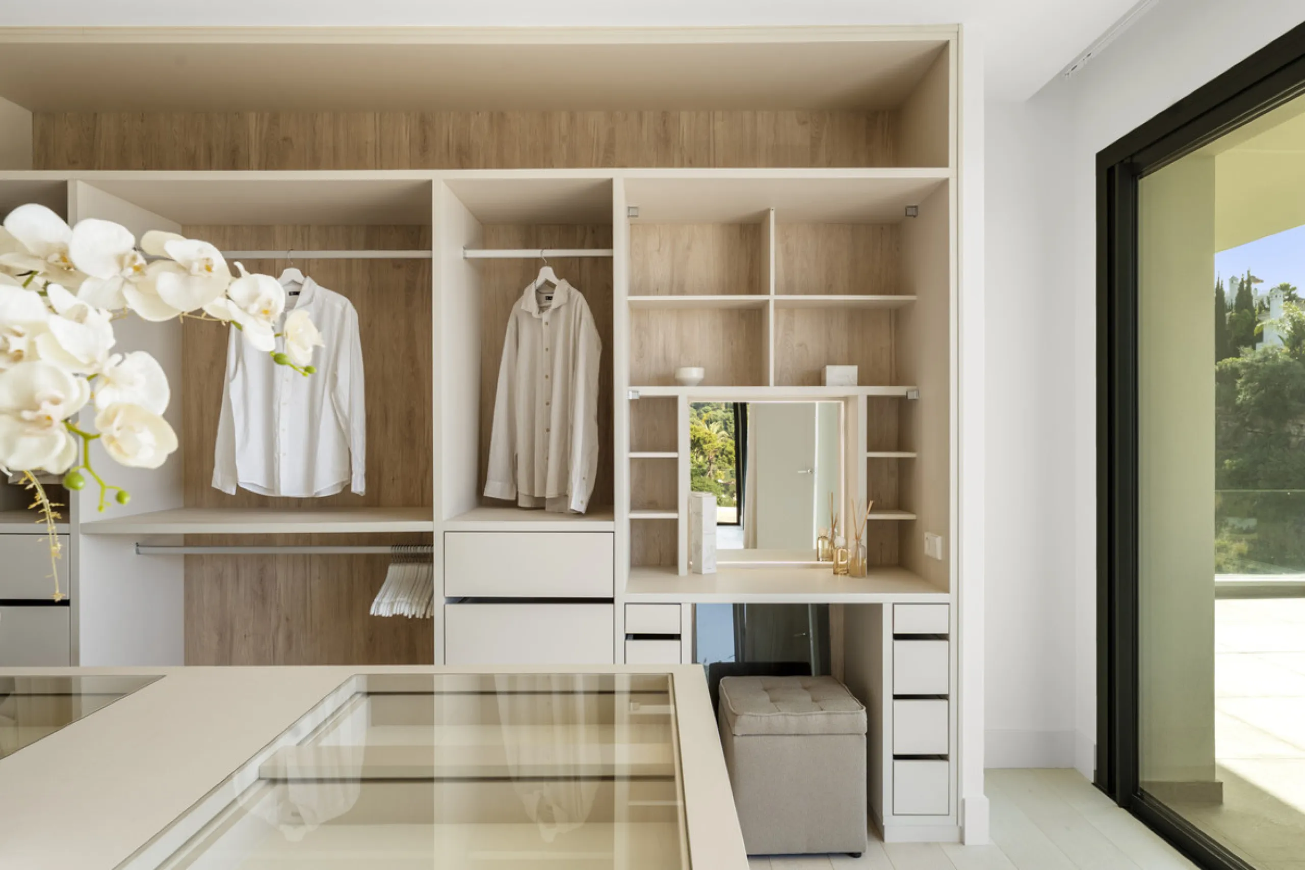 Villa Three, located in the distinguished La Resina Golf community within Estepona's flourishing residential zone, is an architectural statement combining contemporary sophistication and practical luxury. Designed by the acclaimed Francisco Martínez Galvá