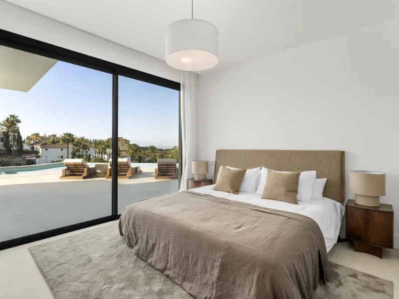 Villa Three, located in the distinguished La Resina Golf community within Estepona's flourishing residential zone, is an architectural statement combining contemporary sophistication and practical luxury. Designed by the acclaimed Francisco Martínez Galvá