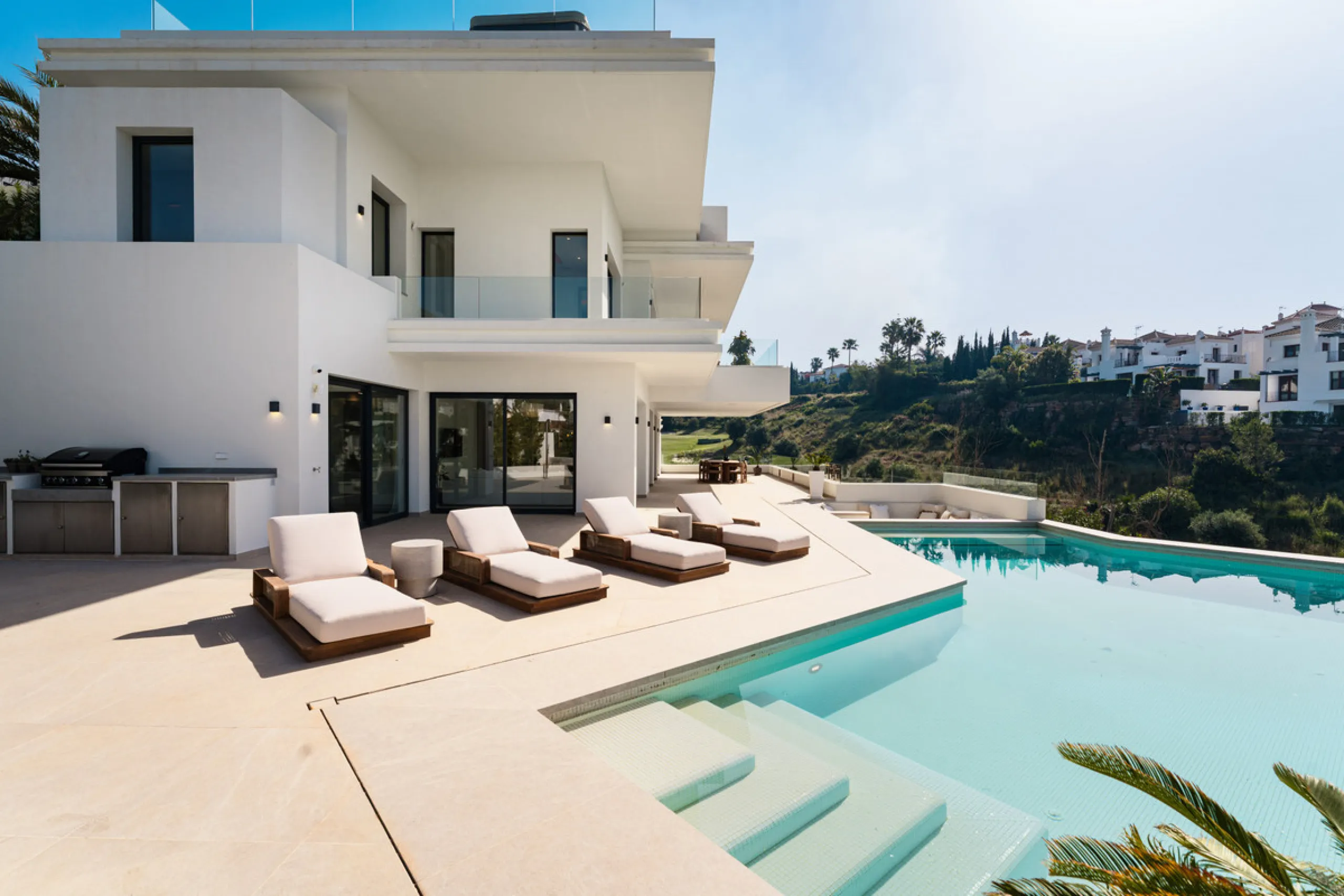 Villa Three, located in the distinguished La Resina Golf community within Estepona's flourishing residential zone, is an architectural statement combining contemporary sophistication and practical luxury. Designed by the acclaimed Francisco Martínez Galvá