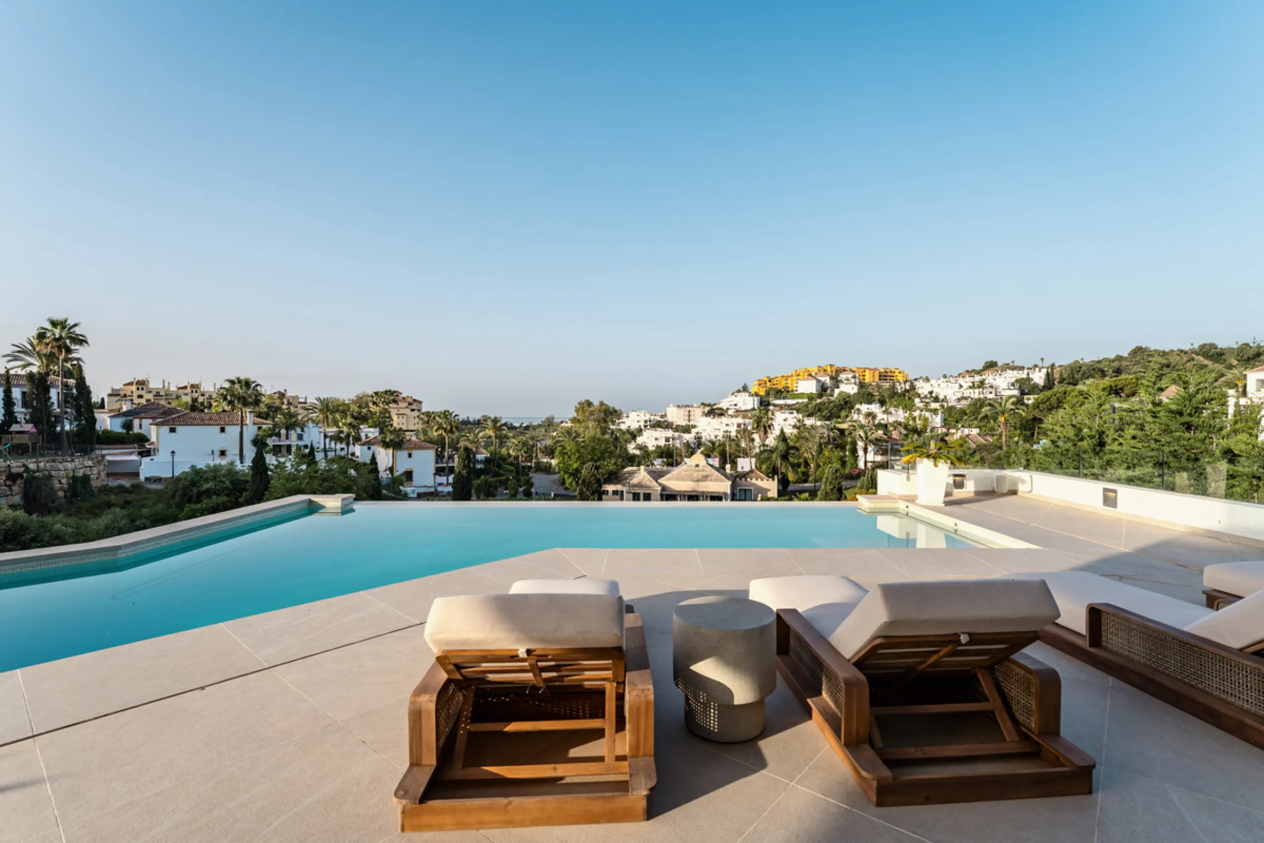 Villa Three, located in the distinguished La Resina Golf community within Estepona's flourishing residential zone, is an architectural statement combining contemporary sophistication and practical luxury. Designed by the acclaimed Francisco Martínez Galvá