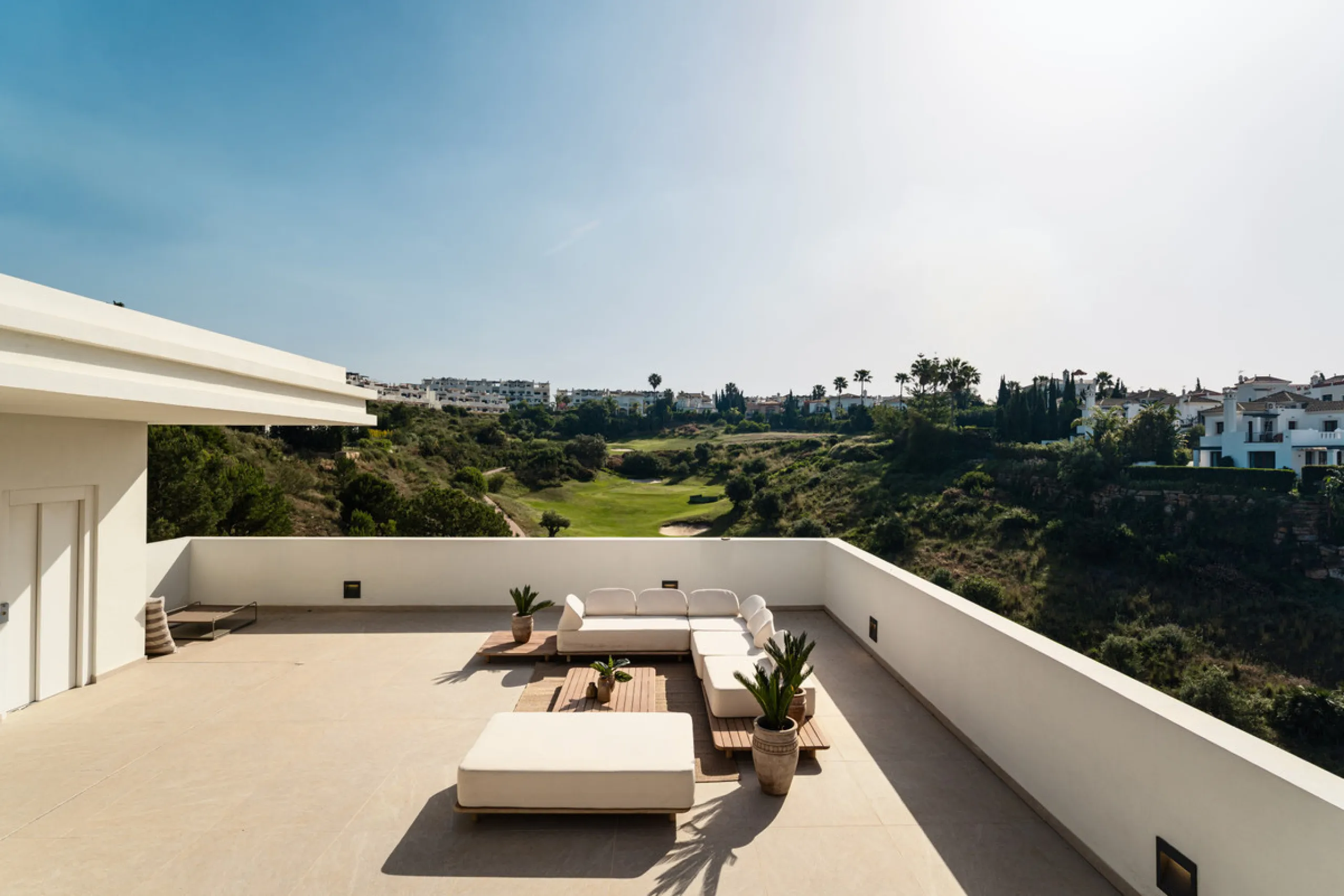 Villa Three, located in the distinguished La Resina Golf community within Estepona's flourishing residential zone, is an architectural statement combining contemporary sophistication and practical luxury. Designed by the acclaimed Francisco Martínez Galvá