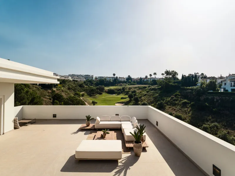 Villa Three, located in the distinguished La Resina Golf community within Estepona's flourishing residential zone, is an architectural statement combining contemporary sophistication and practical luxury. Designed by the acclaimed Francisco Martínez Galvá