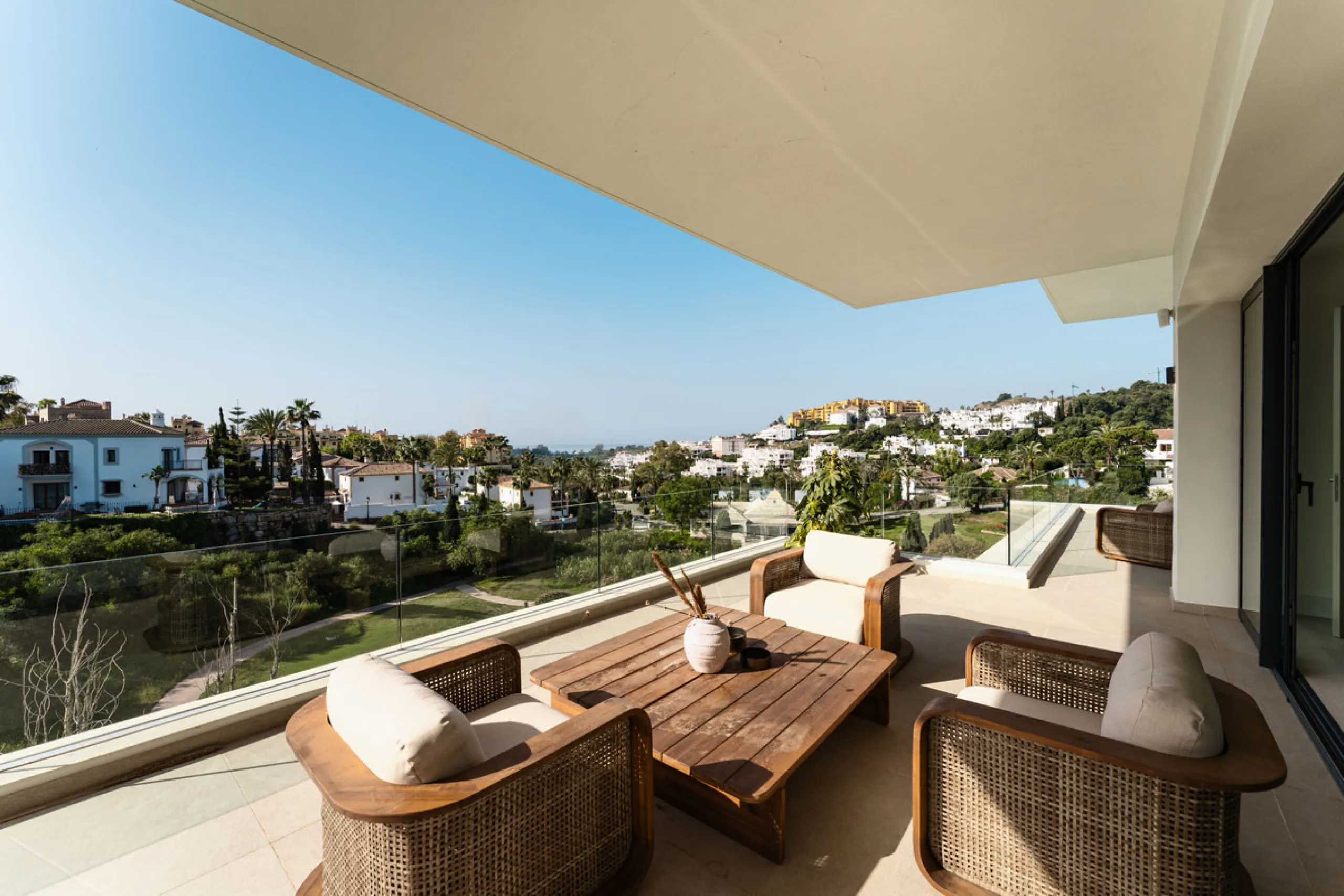 Villa Three, located in the distinguished La Resina Golf community within Estepona's flourishing residential zone, is an architectural statement combining contemporary sophistication and practical luxury. Designed by the acclaimed Francisco Martínez Galvá