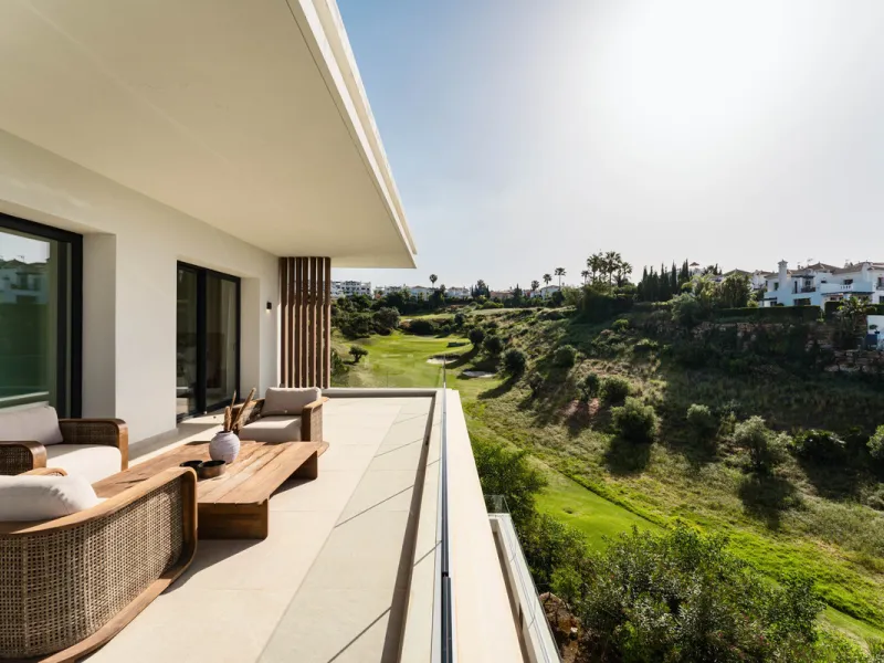 Villa Three, located in the distinguished La Resina Golf community within Estepona's flourishing residential zone, is an architectural statement combining contemporary sophistication and practical luxury. Designed by the acclaimed Francisco Martínez Galvá