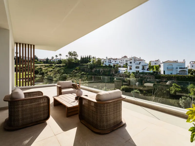 Villa Three, located in the distinguished La Resina Golf community within Estepona's flourishing residential zone, is an architectural statement combining contemporary sophistication and practical luxury. Designed by the acclaimed Francisco Martínez Galvá