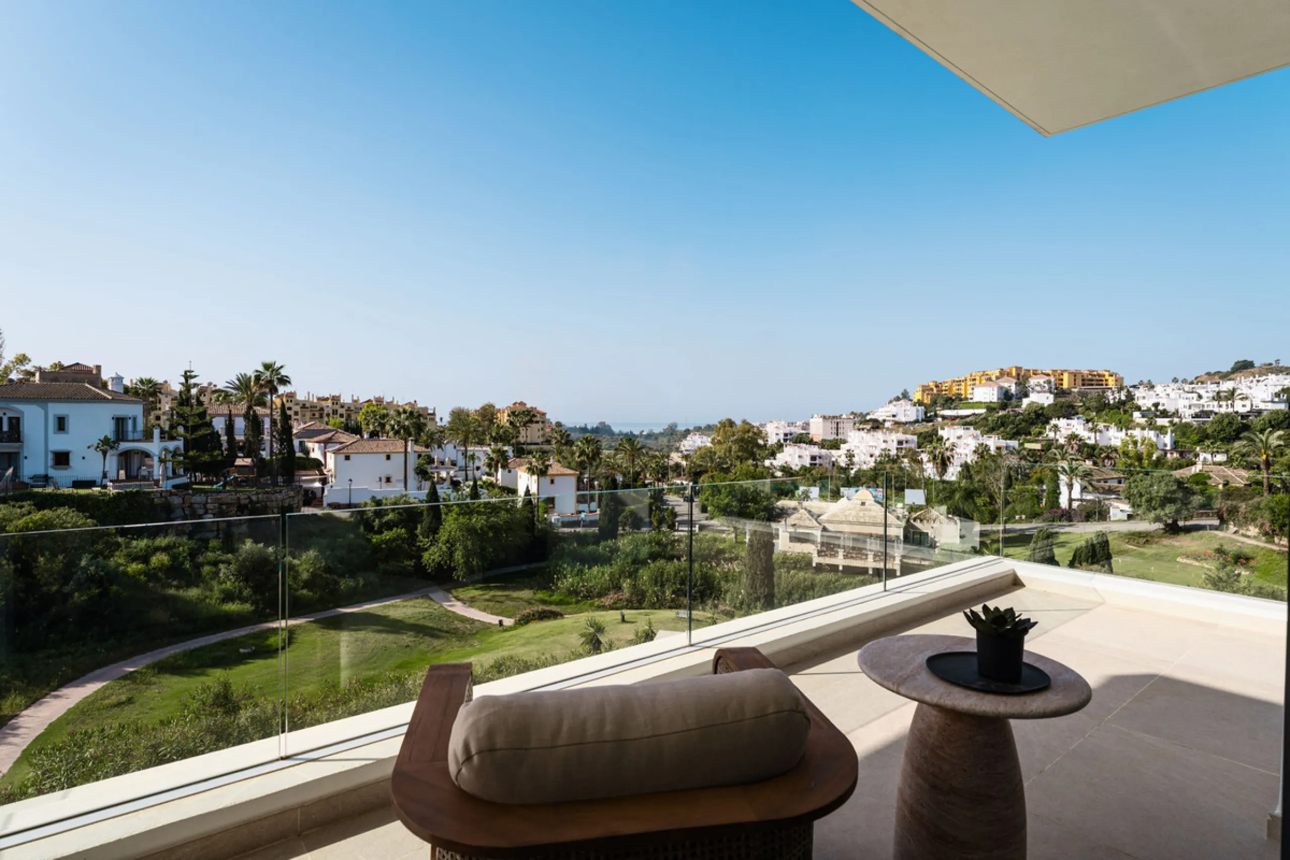 Villa Three, located in the distinguished La Resina Golf community within Estepona's flourishing residential zone, is an architectural statement combining contemporary sophistication and practical luxury. Designed by the acclaimed Francisco Martínez Galvá