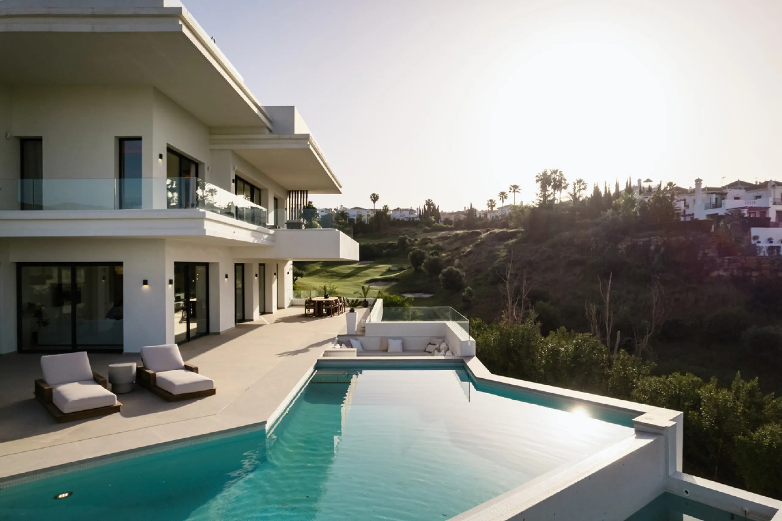 Villa Three, located in the distinguished La Resina Golf community within Estepona's flourishing residential zone, is an architectural statement combining contemporary sophistication and practical luxury. Designed by the acclaimed Francisco Martínez Galvá