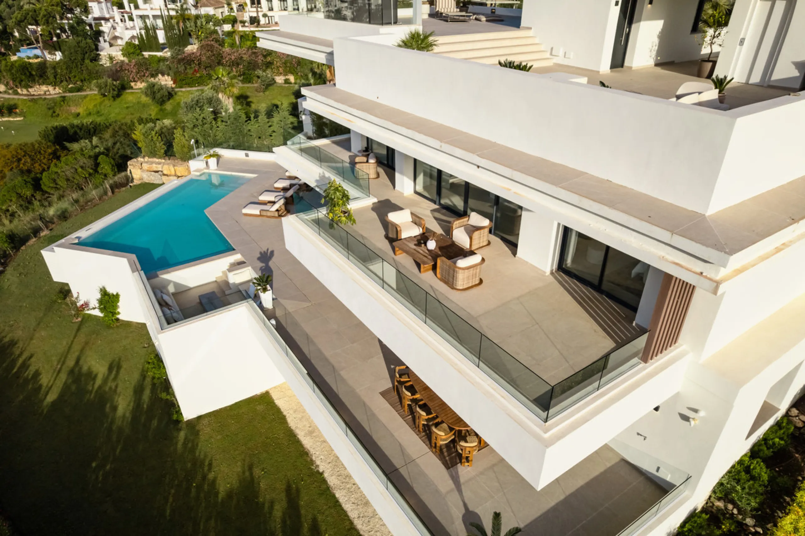 Villa Three, located in the distinguished La Resina Golf community within Estepona's flourishing residential zone, is an architectural statement combining contemporary sophistication and practical luxury. Designed by the acclaimed Francisco Martínez Galvá