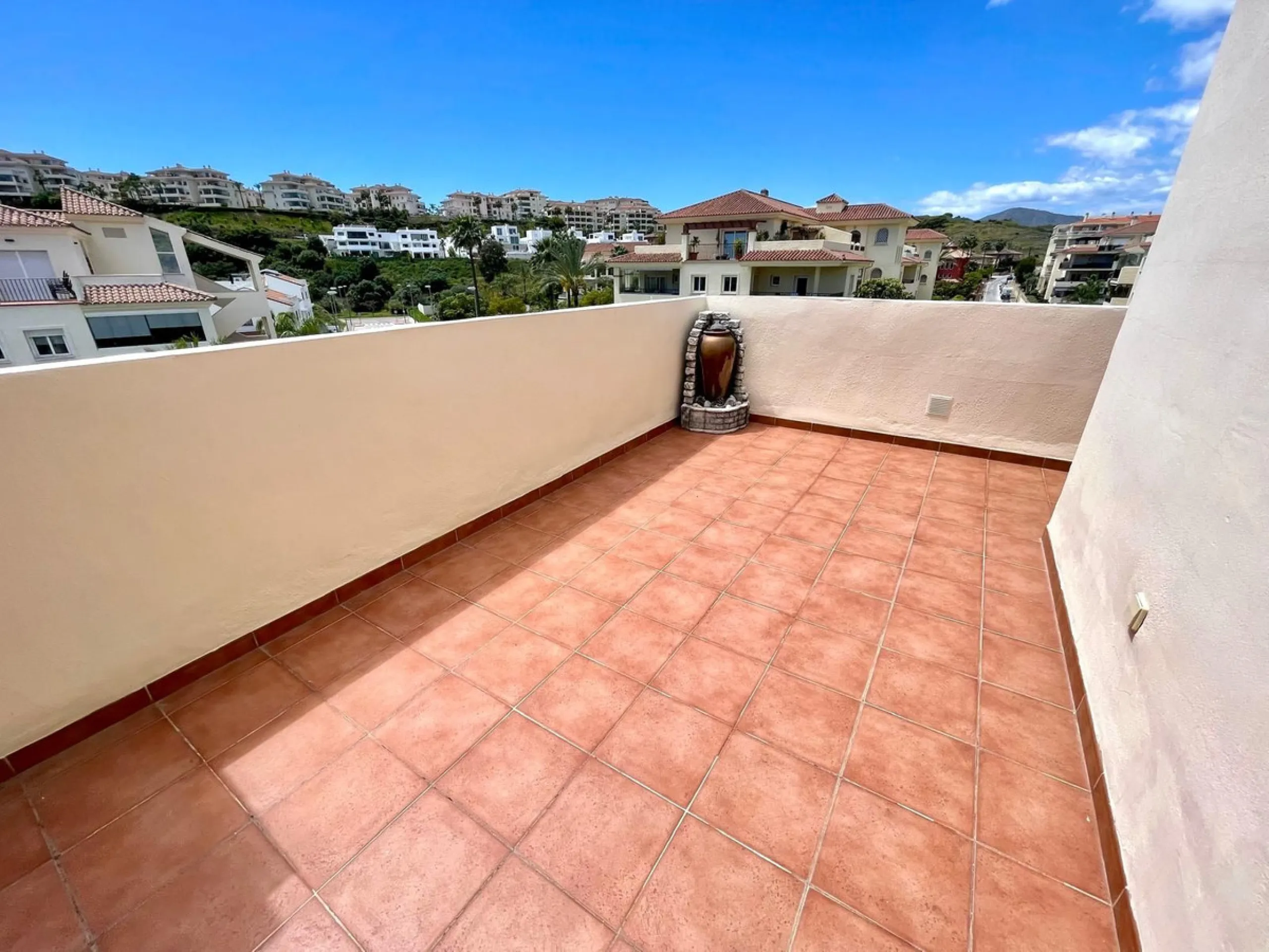 Apartment - Penthouse в продаже в Mijas, Málaga. В доме 3 спален и 2 ванных комнат. Площадь дома 112 м²