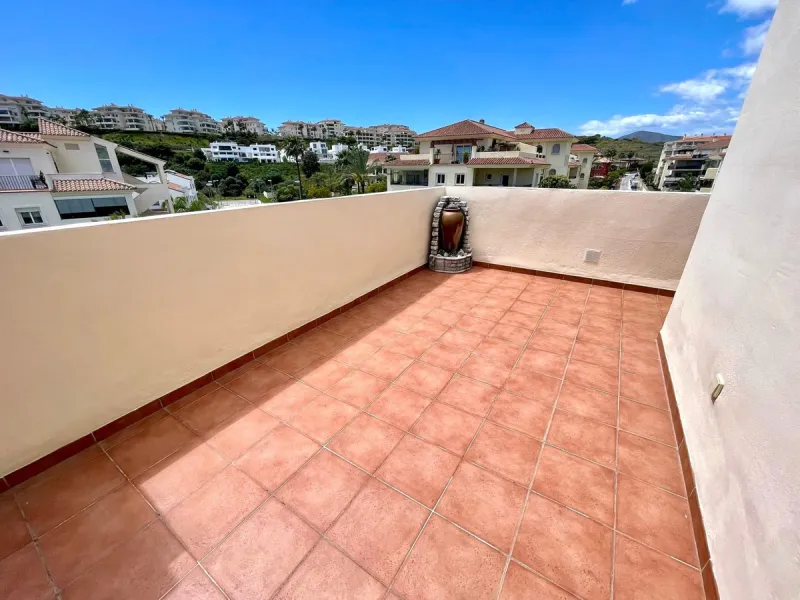 Apartment - Penthouse в продаже в Mijas, Málaga. В доме 3 спален и 2 ванных комнат. Площадь дома 112 м²