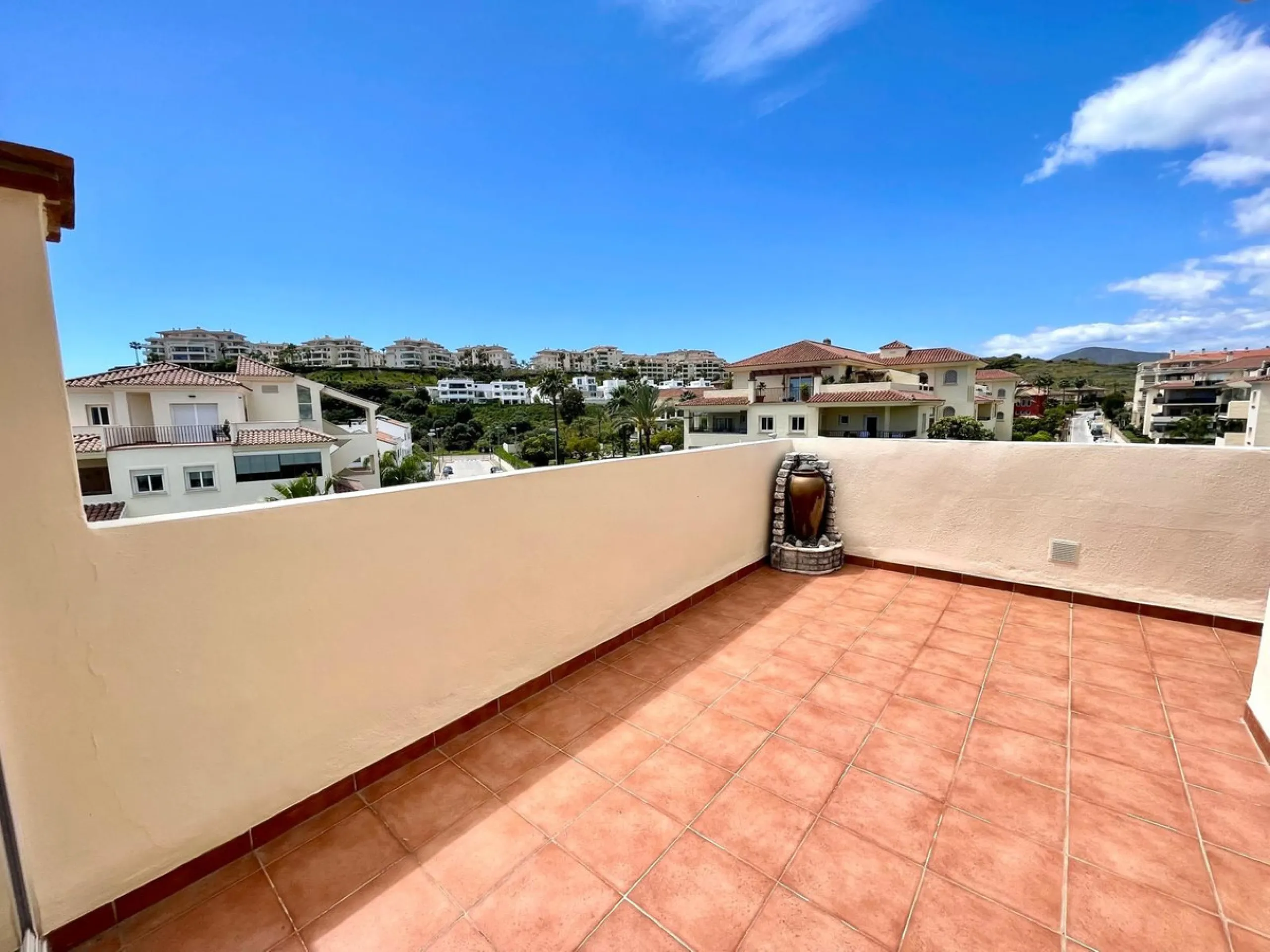 Apartment - Penthouse в продаже в Mijas, Málaga. В доме 3 спален и 2 ванных комнат. Площадь дома 112 м²